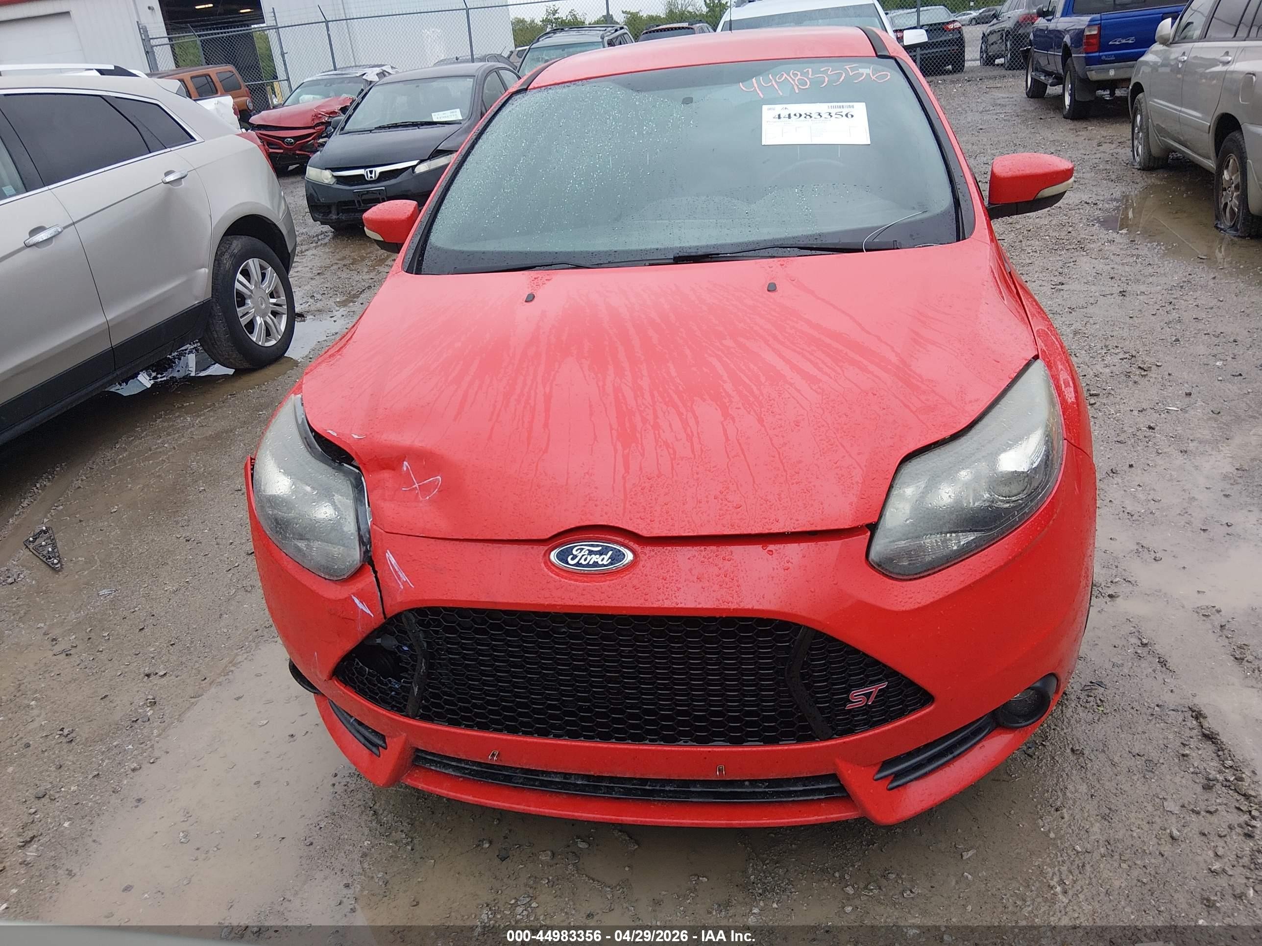 2014 Ford Focus St   Red vin: 1FADP3L98EL449589