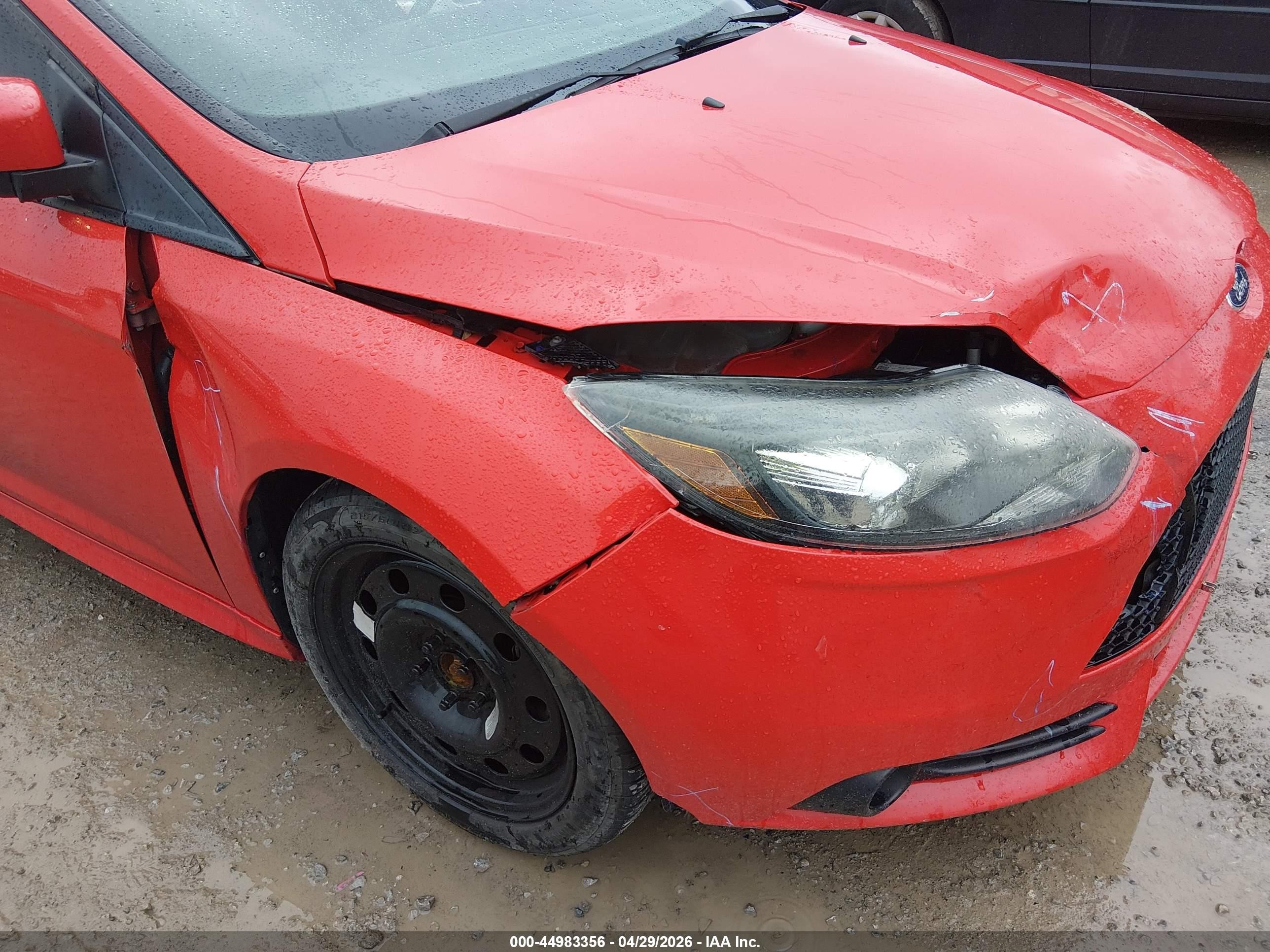 2014 Ford Focus St   Red vin: 1FADP3L98EL449589
