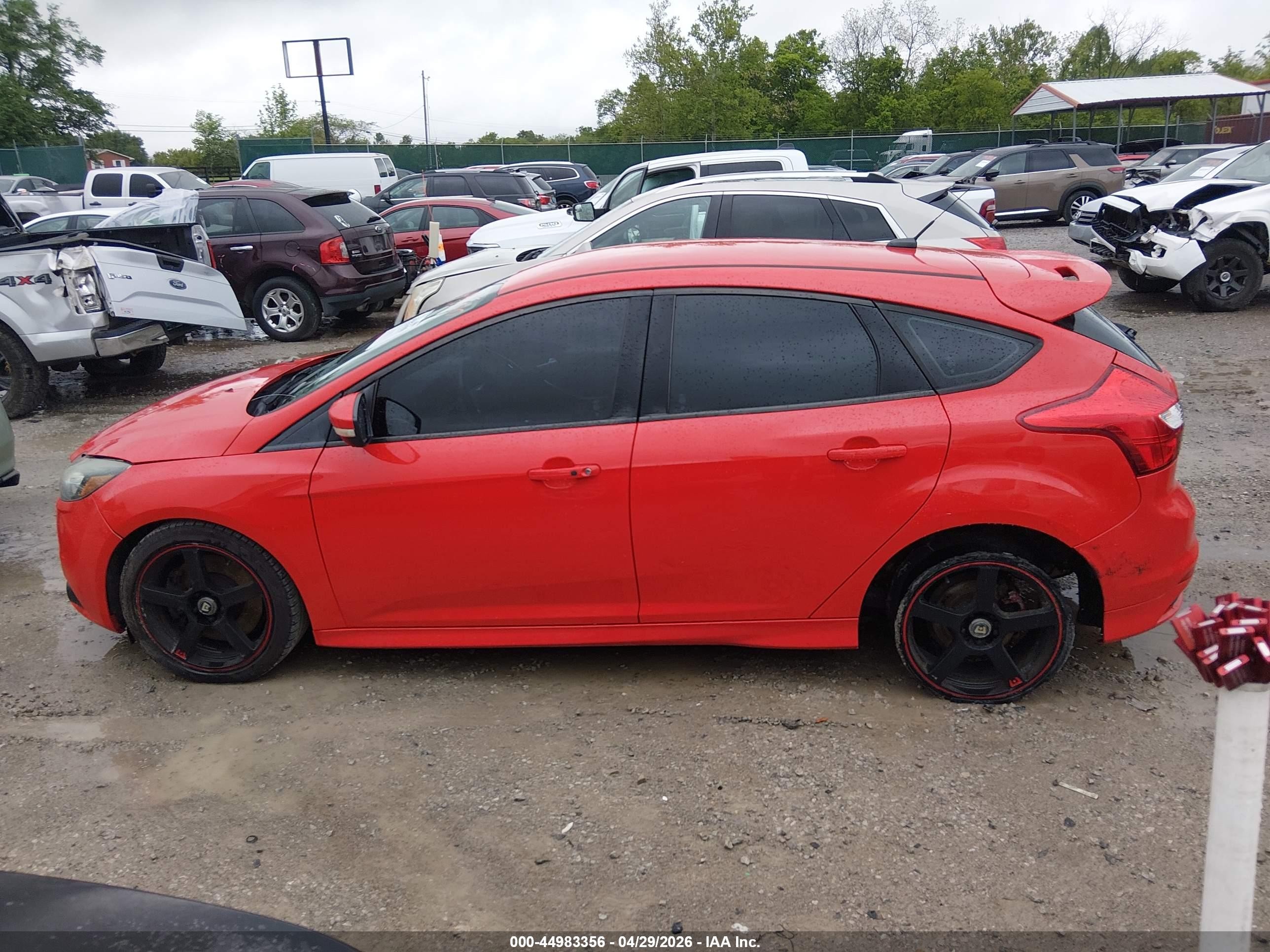 2014 Ford Focus St   Red vin: 1FADP3L98EL449589