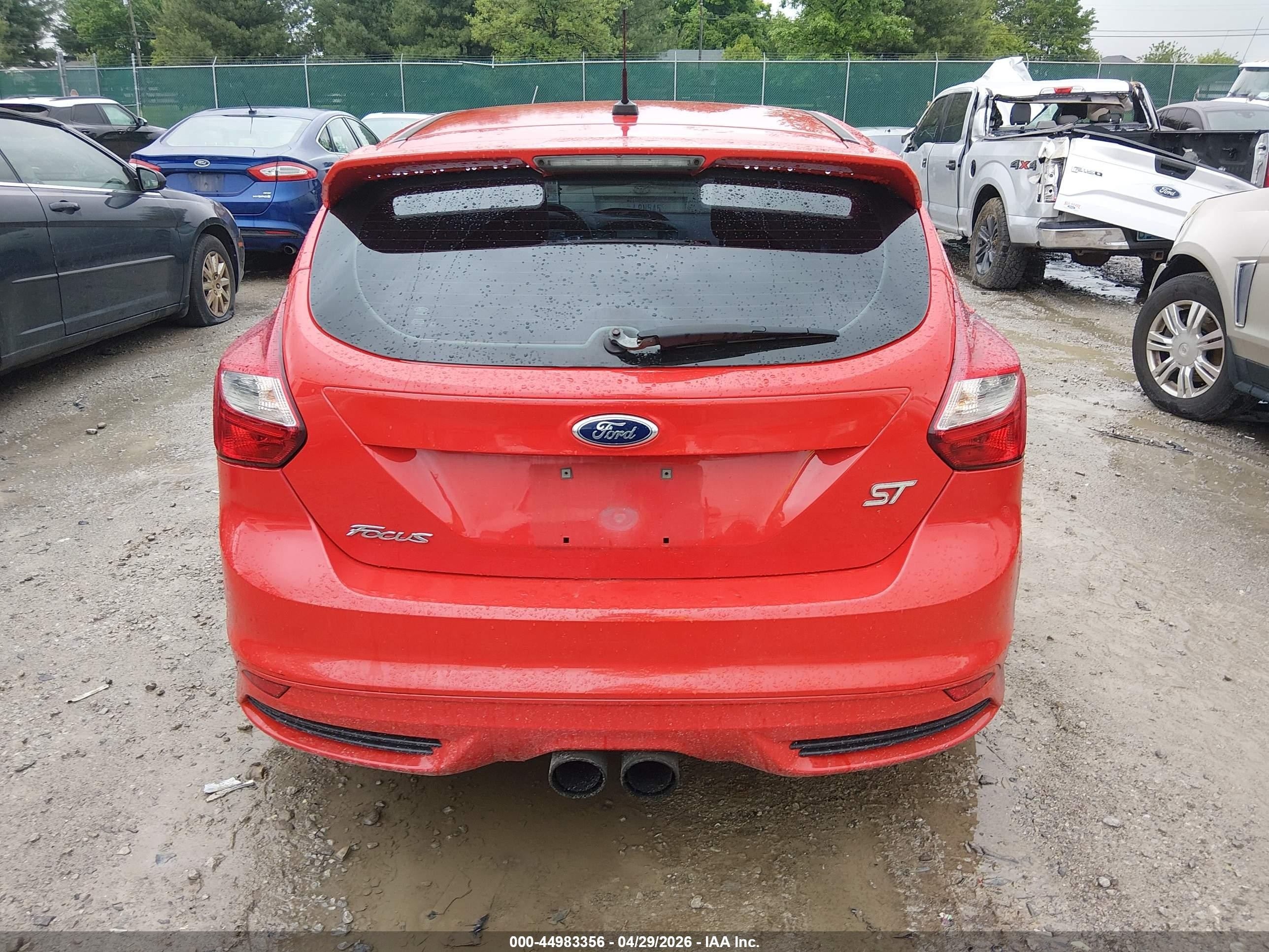 2014 Ford Focus St   Red vin: 1FADP3L98EL449589