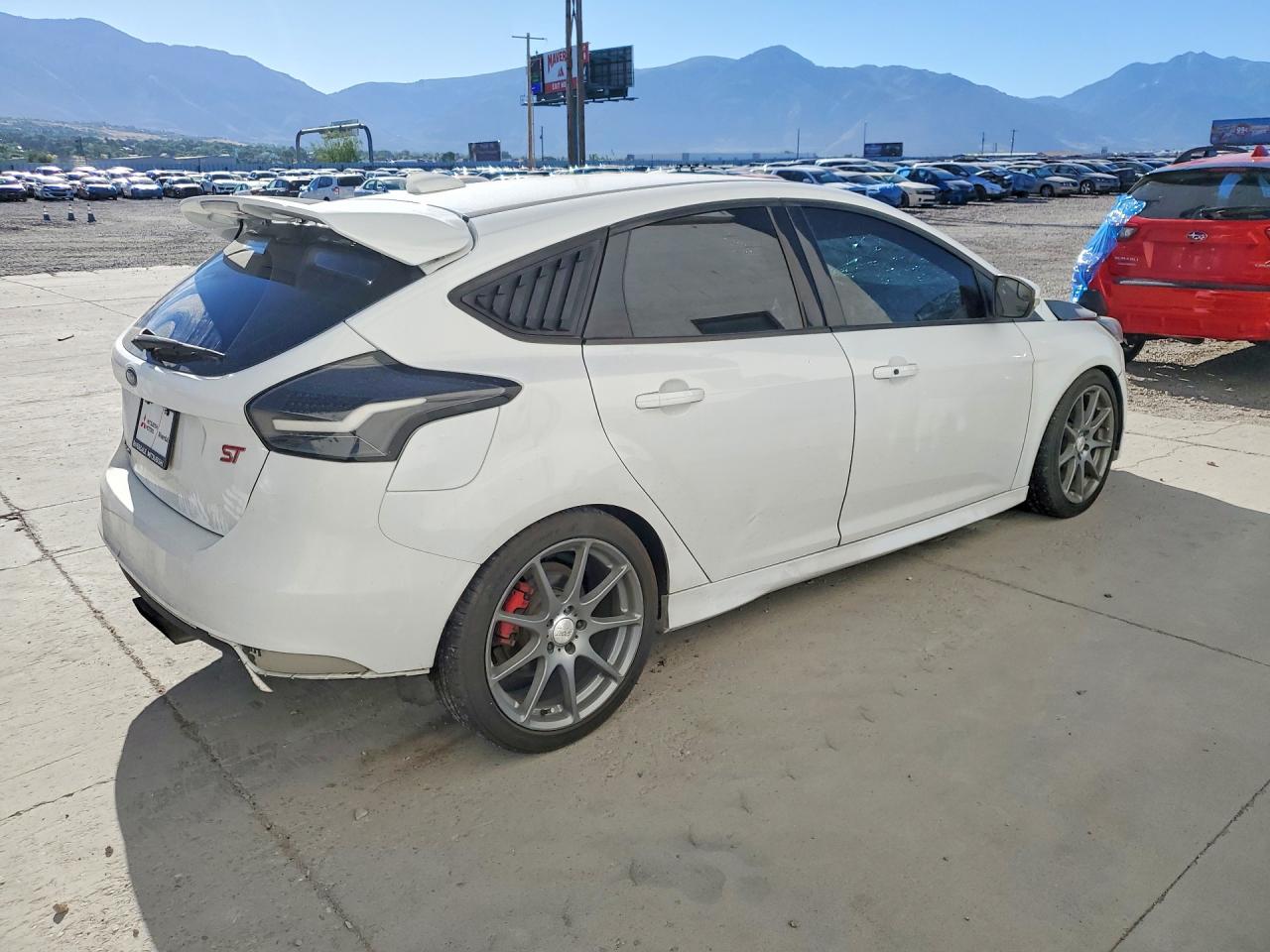 2015 Ford Focus St White vin: 1FADP3L98FL369291
