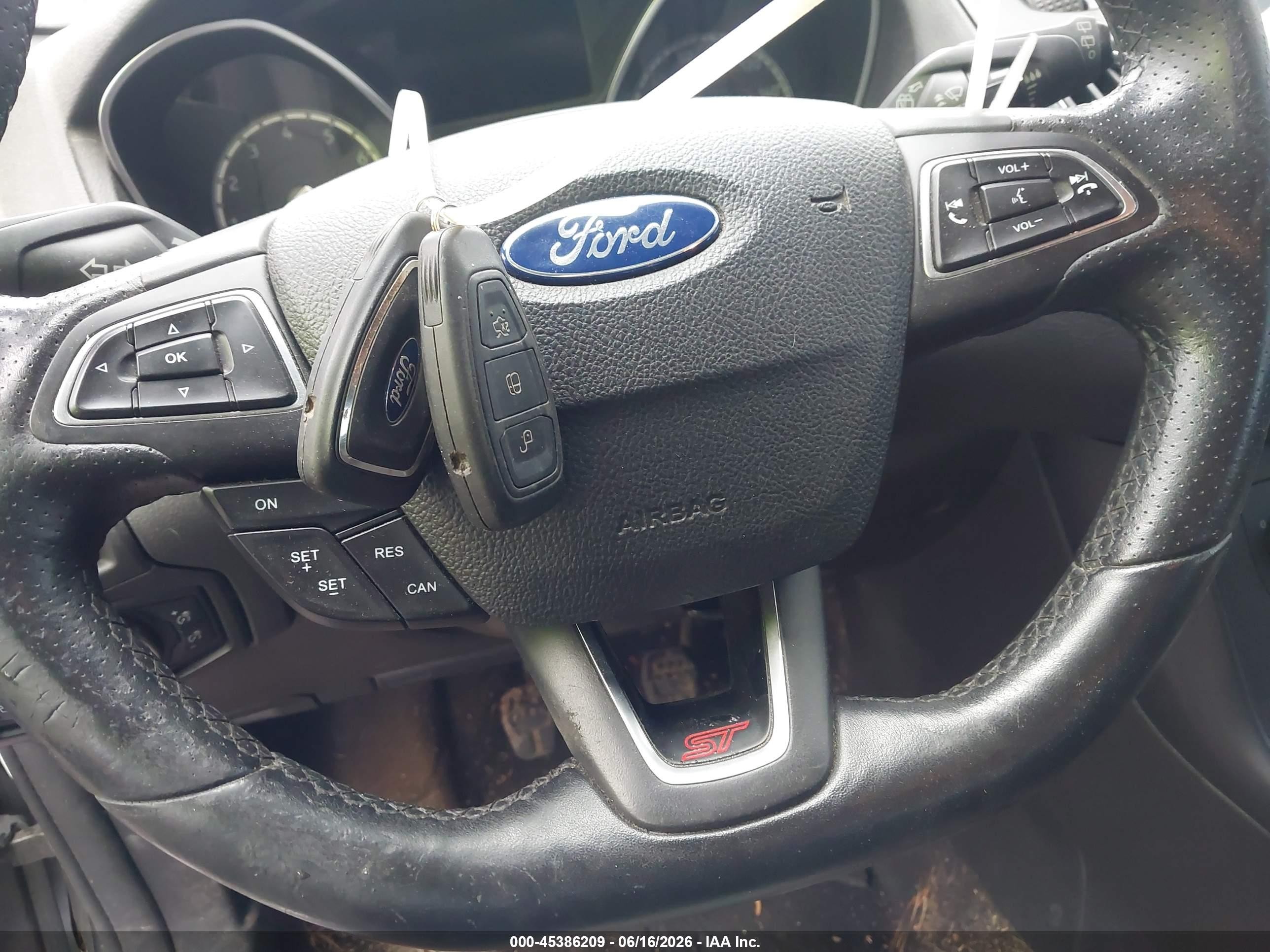 2015 Ford Focus St   Серый vin: 1FADP3L98FL381490