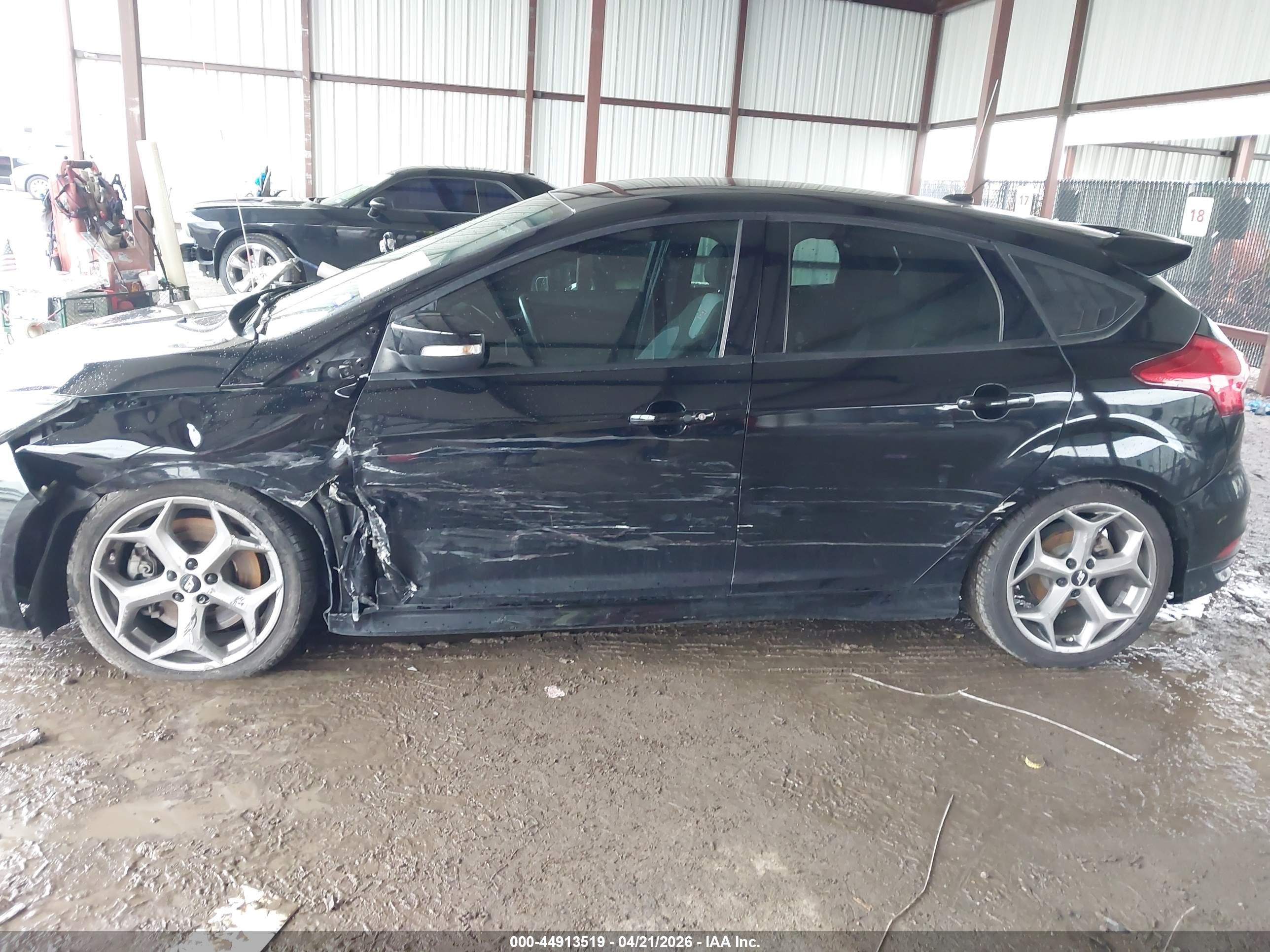 2016 Ford Focus St   Black vin: 1FADP3L98GL351083
