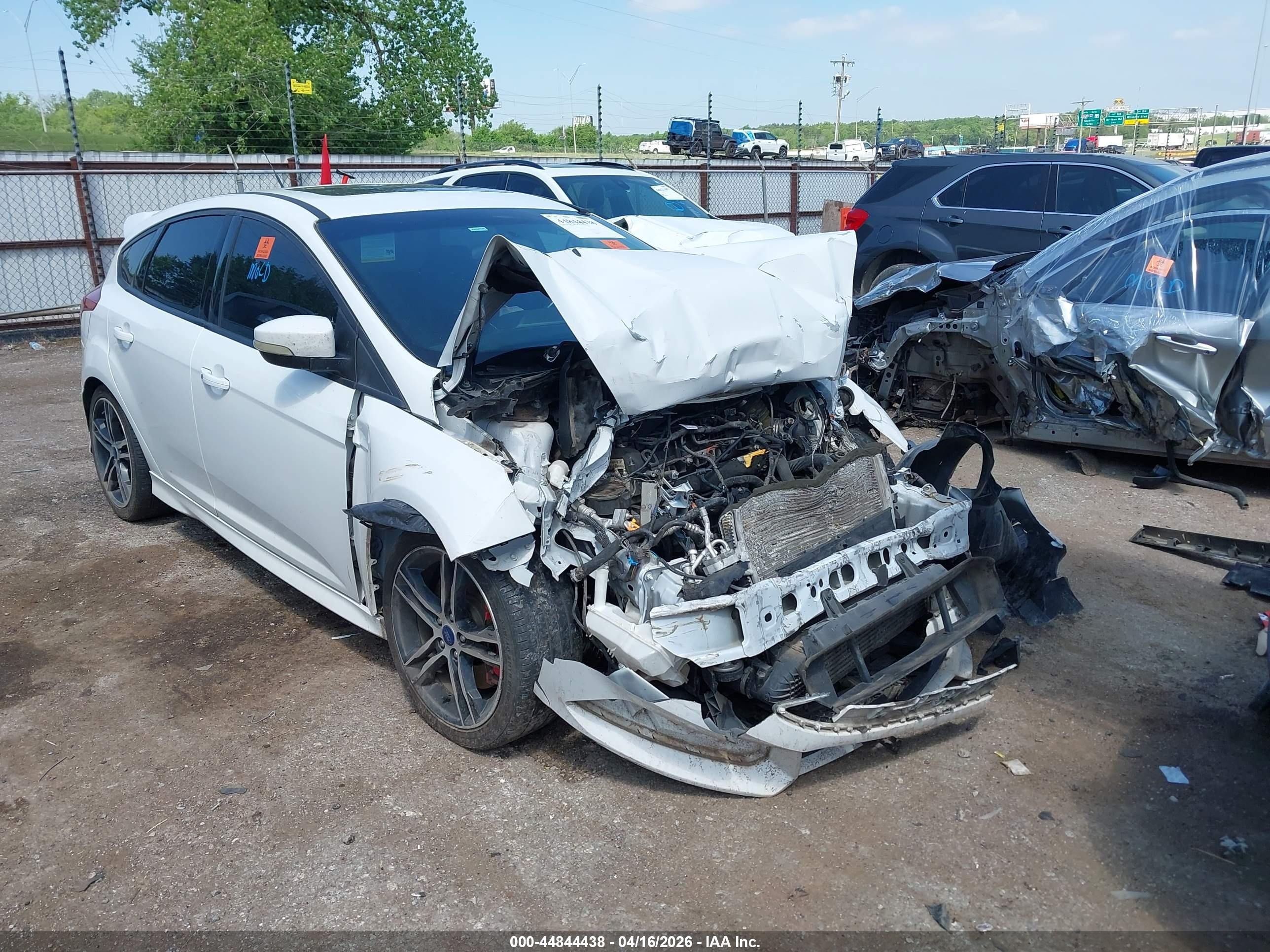 2017 Ford Focus St   White vin: 1FADP3L98HL318599