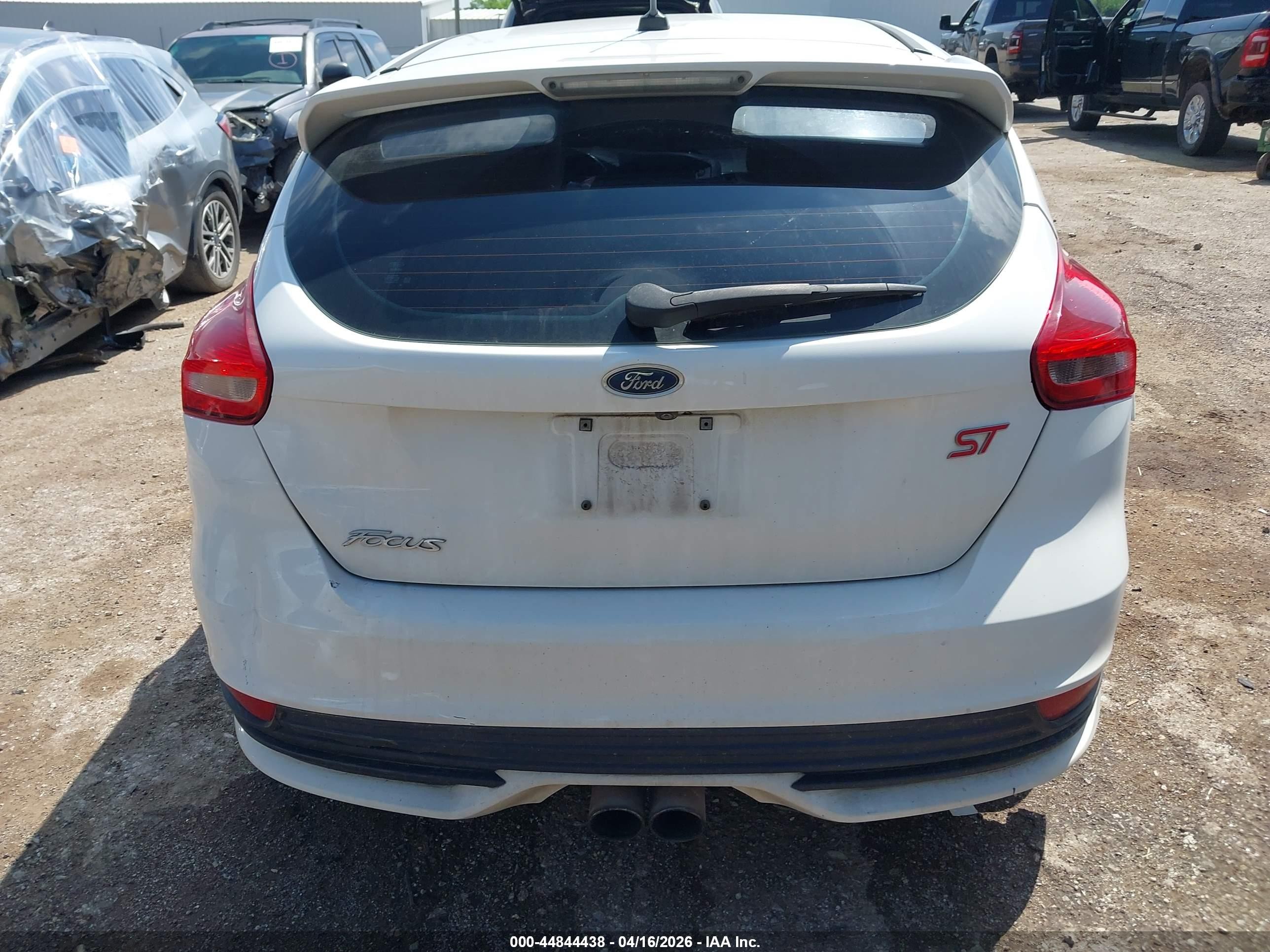 2017 Ford Focus St   White vin: 1FADP3L98HL318599