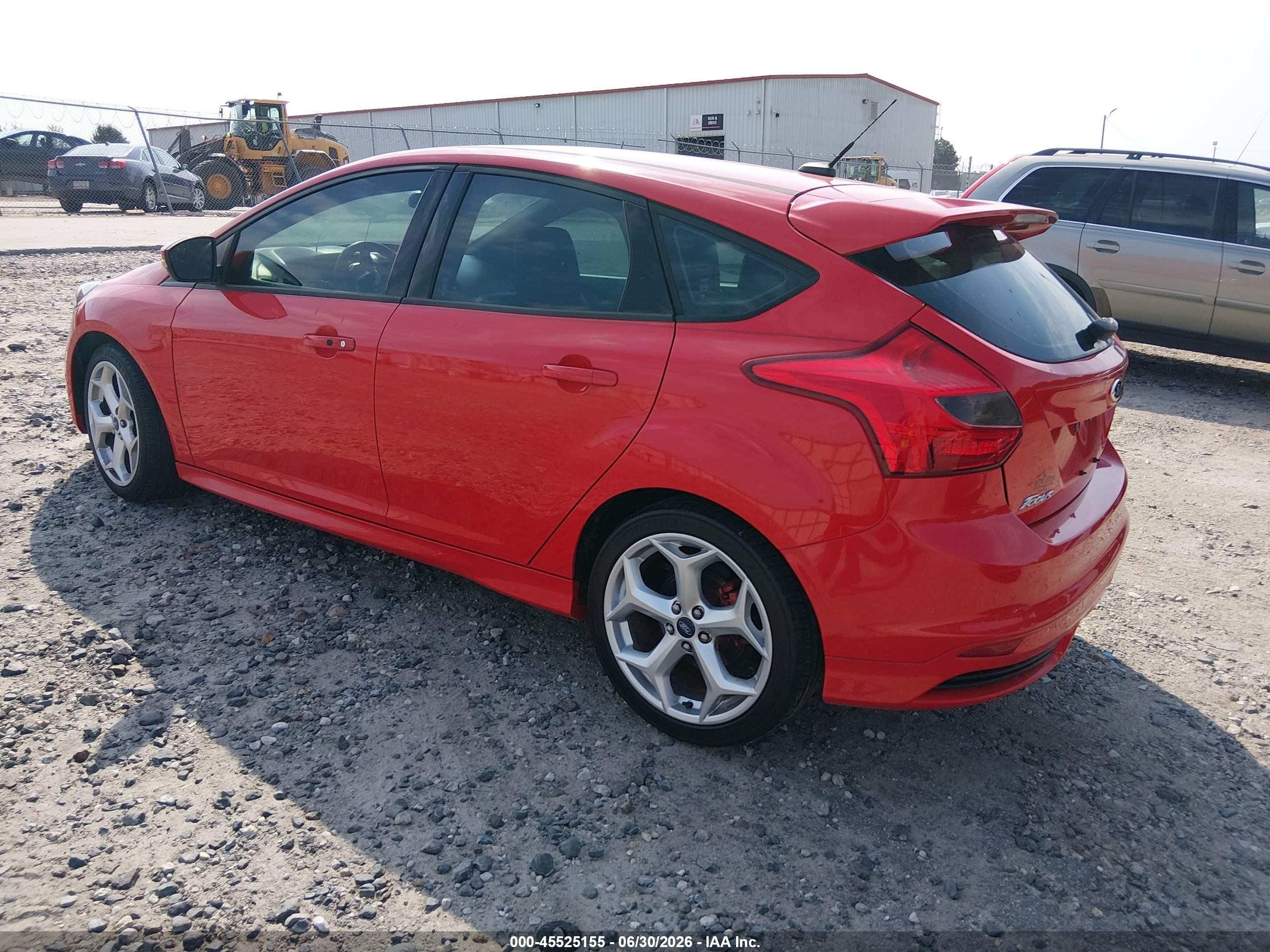 2013 Ford Focus St   Red vin: 1FADP3L99DL216674