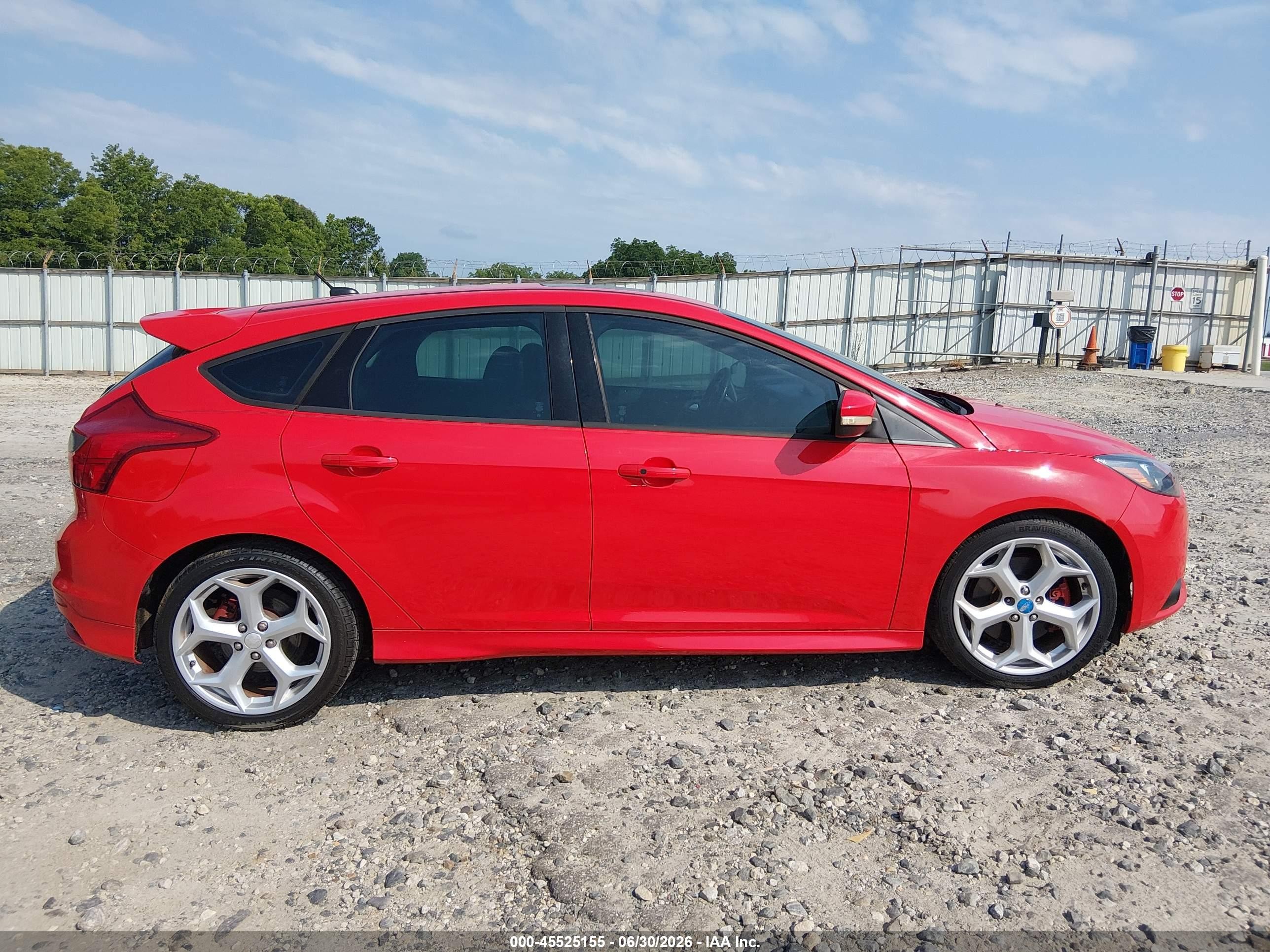 2013 Ford Focus St   Red vin: 1FADP3L99DL216674