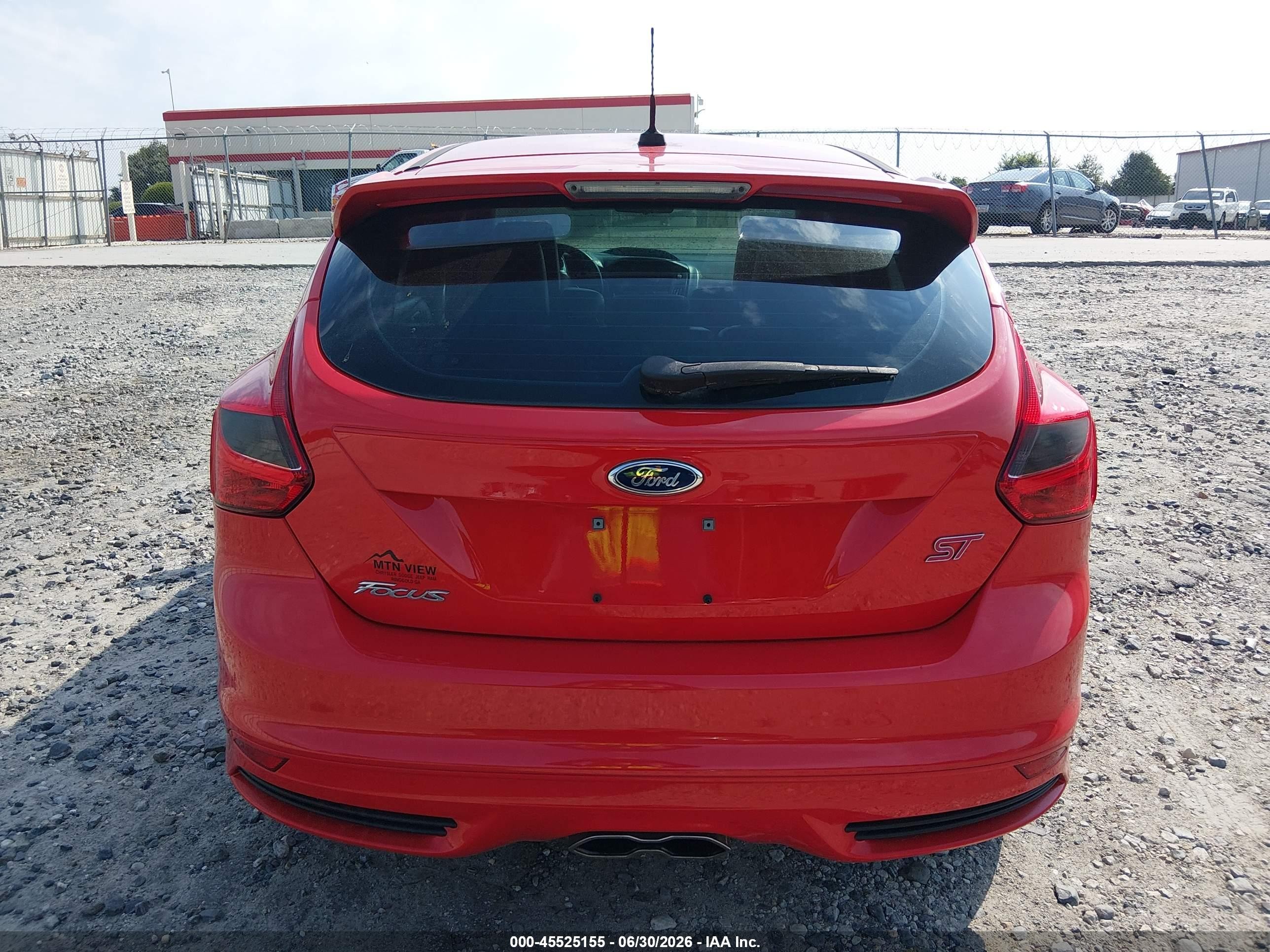 2013 Ford Focus St   Red vin: 1FADP3L99DL216674