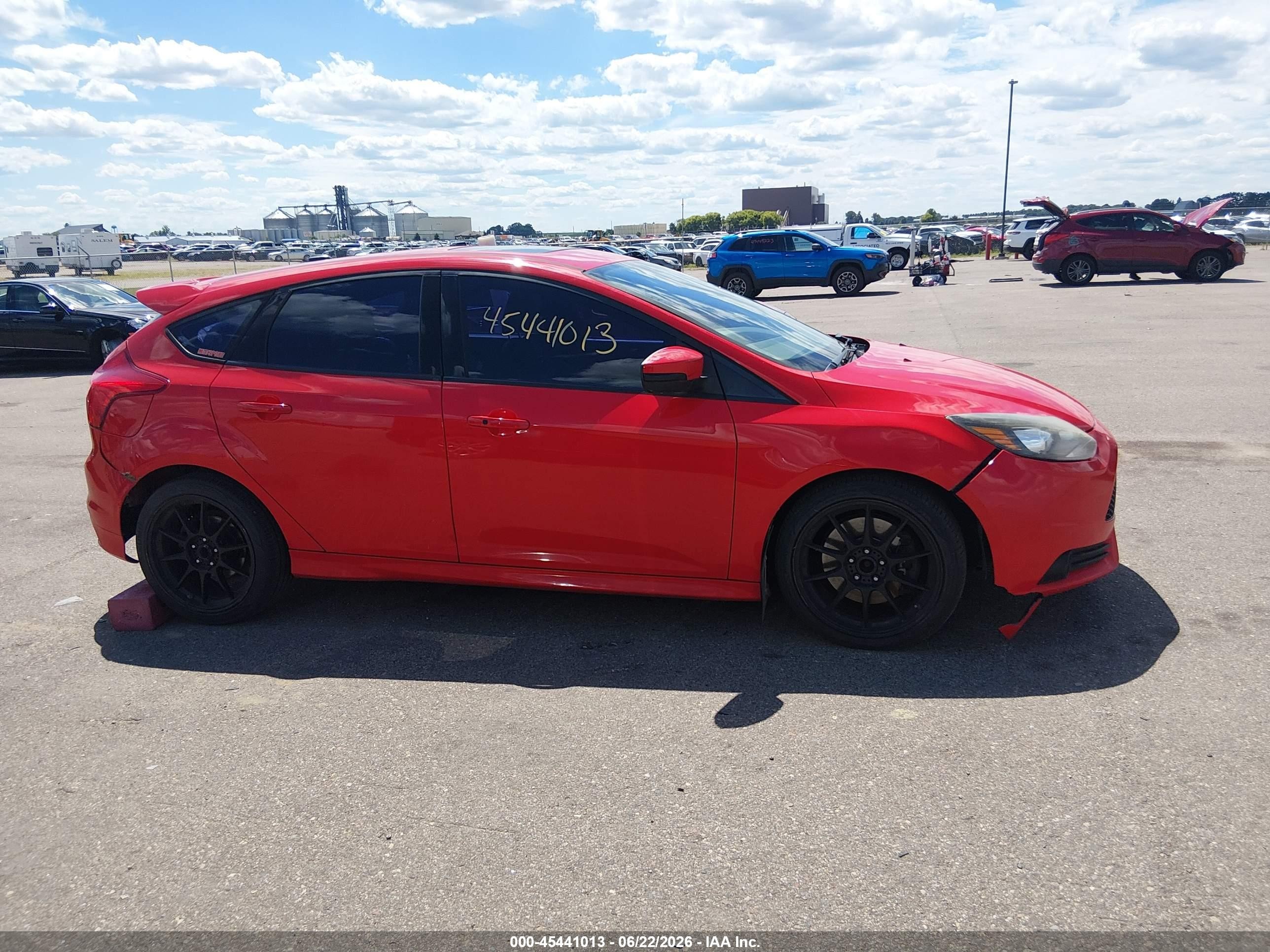 2013 Ford Focus St   Red vin: 1FADP3L99DL231837