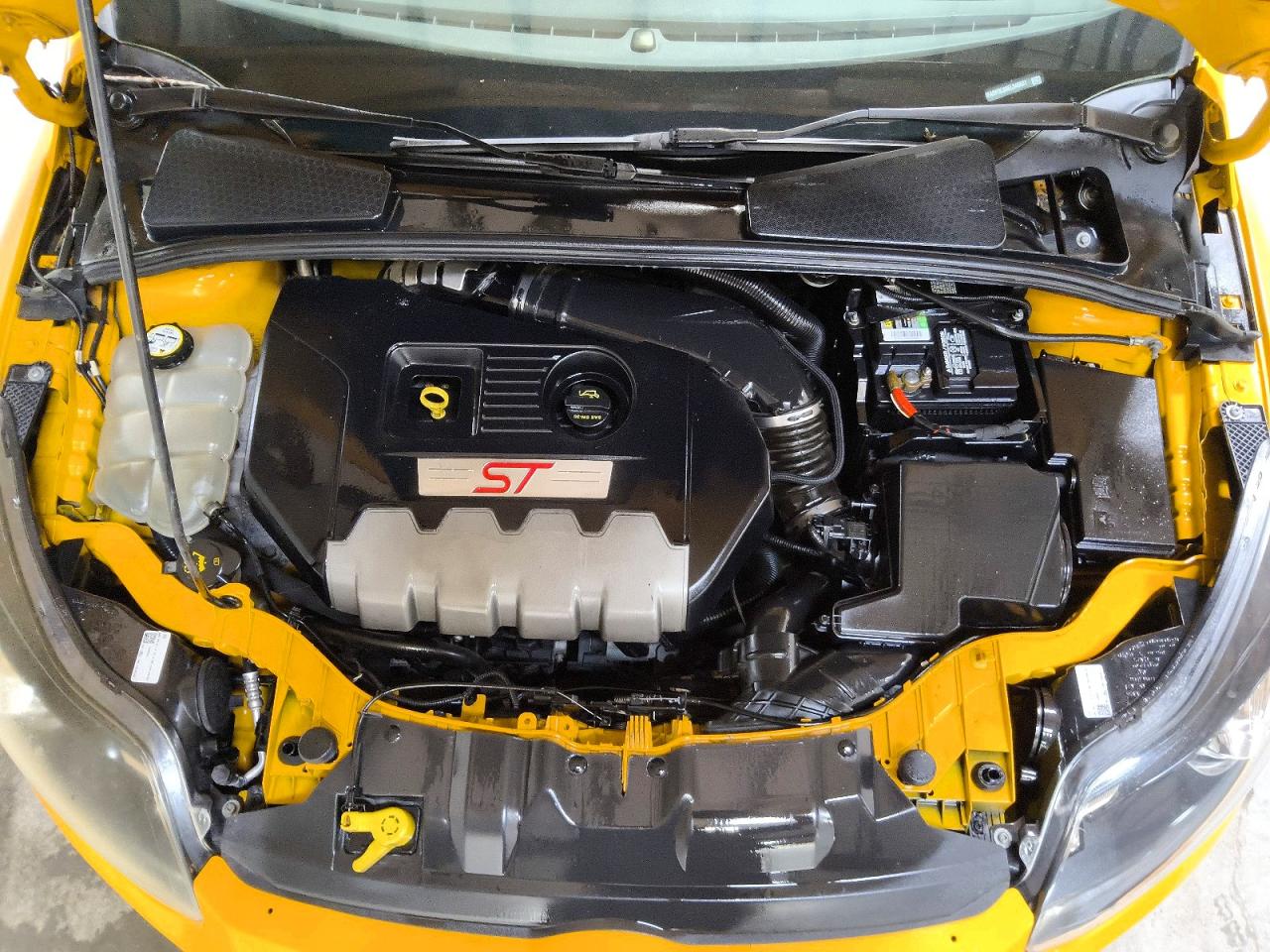2014 Ford Focus St Yellow vin: 1FADP3L99EL345631