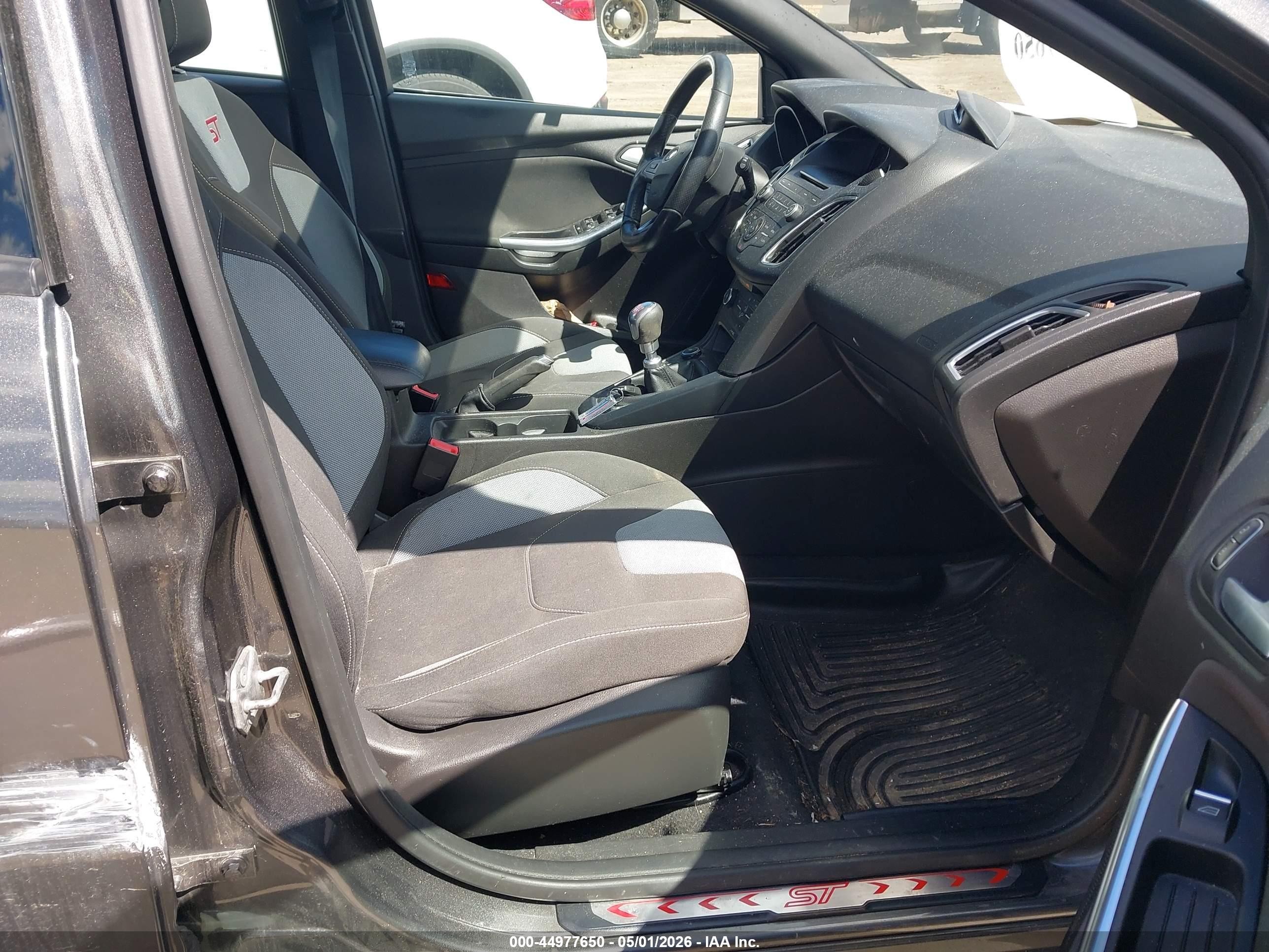 2015 Ford Focus St   Серый vin: 1FADP3L99FL379098