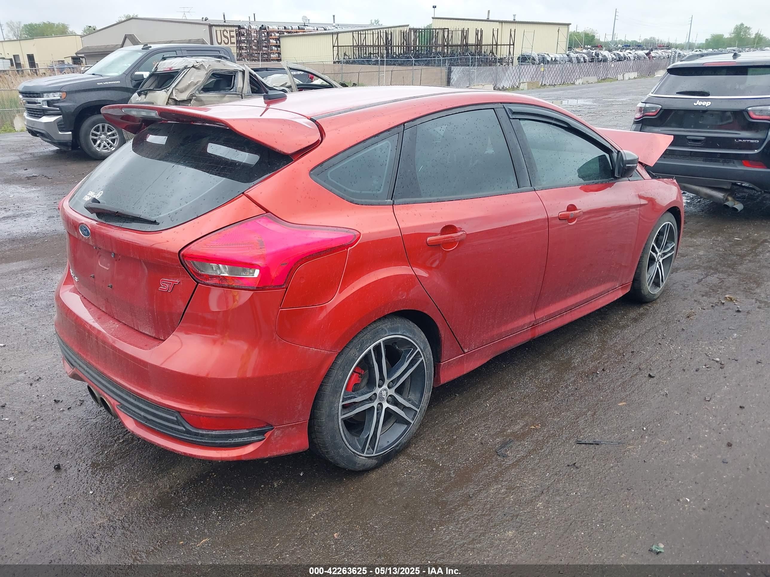 2018 Ford Focus St   Red vin: 1FADP3L99JL289586
