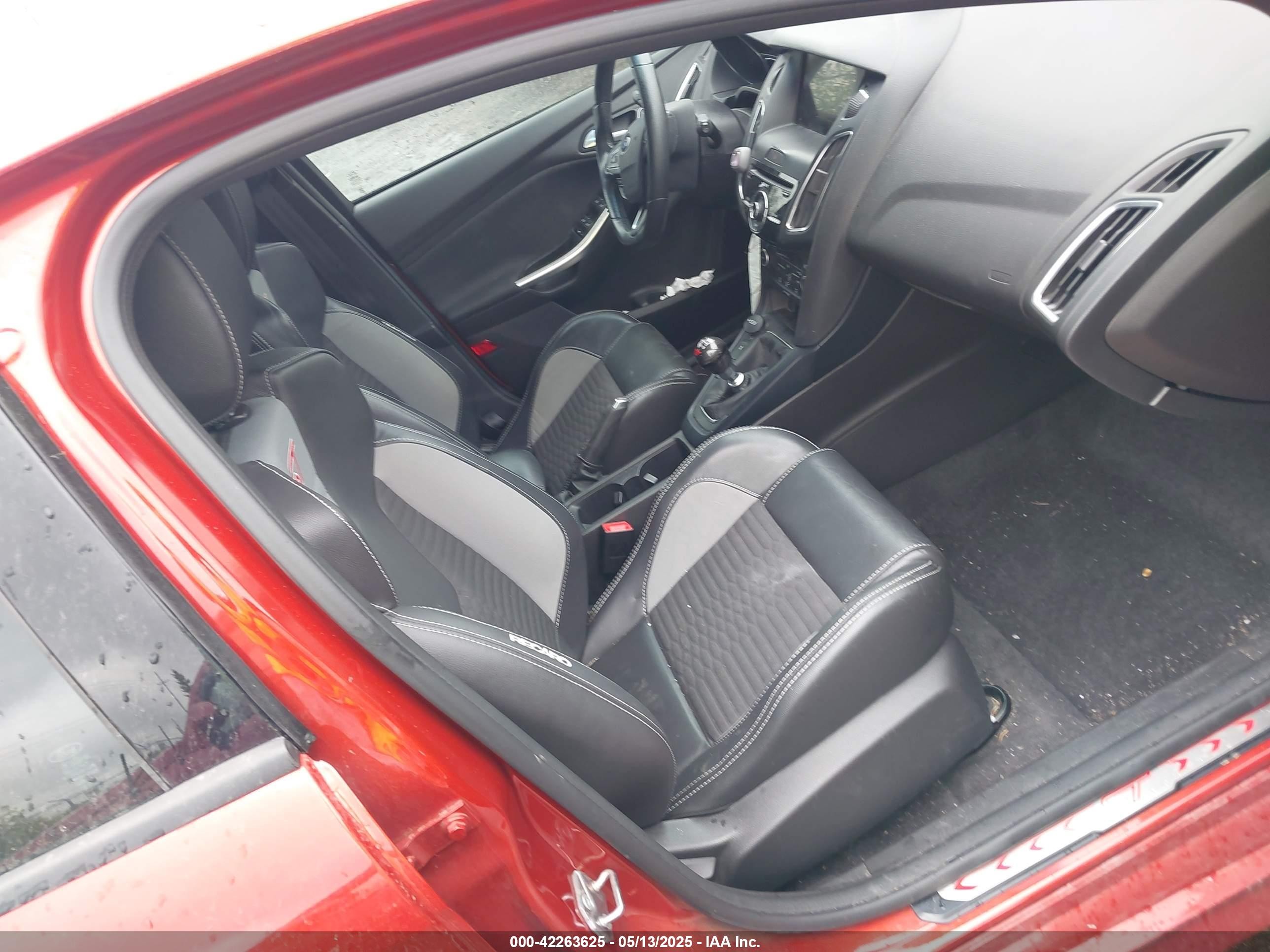 2018 Ford Focus St   Red vin: 1FADP3L99JL289586