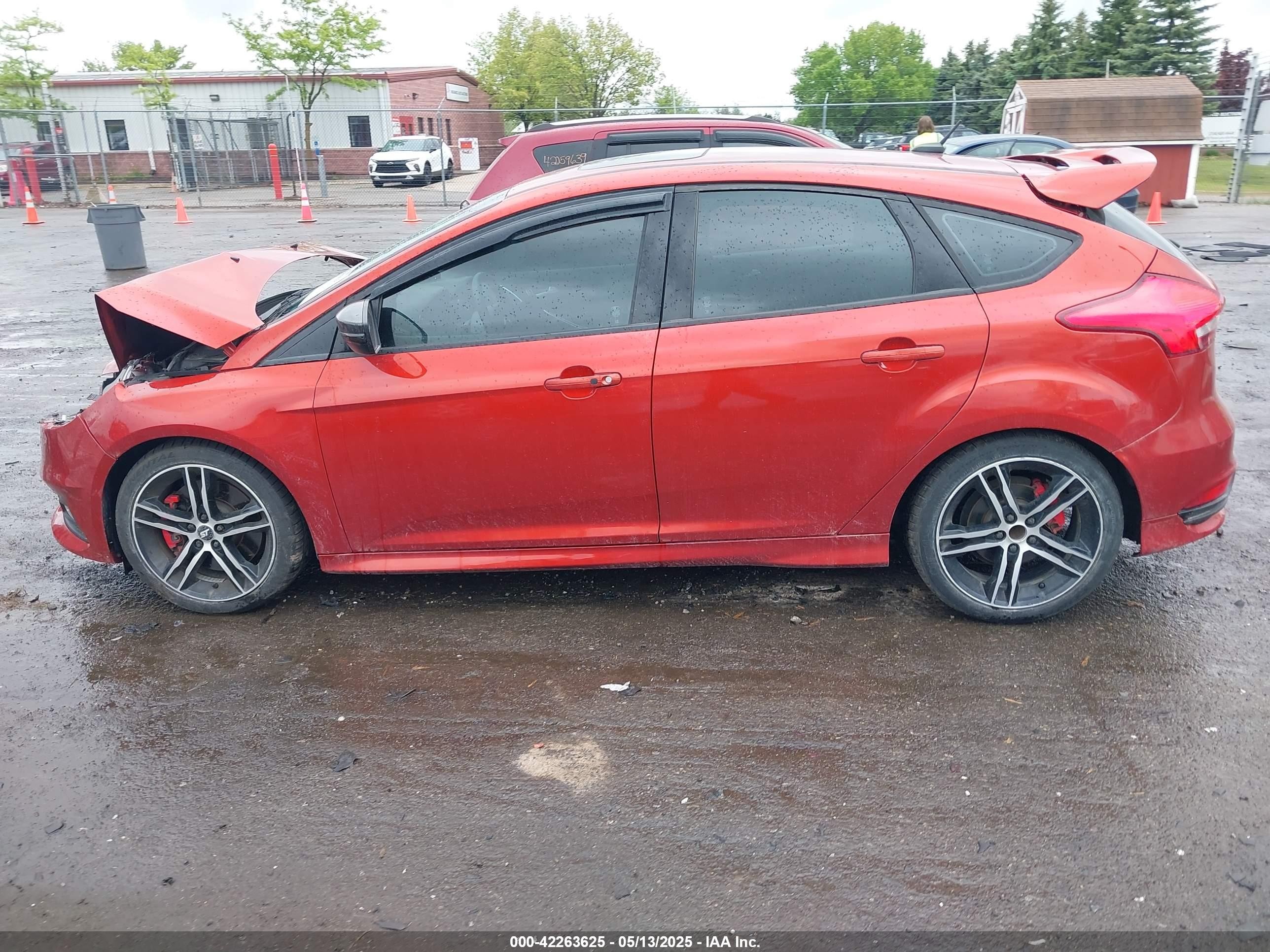 2018 Ford Focus St   Red vin: 1FADP3L99JL289586