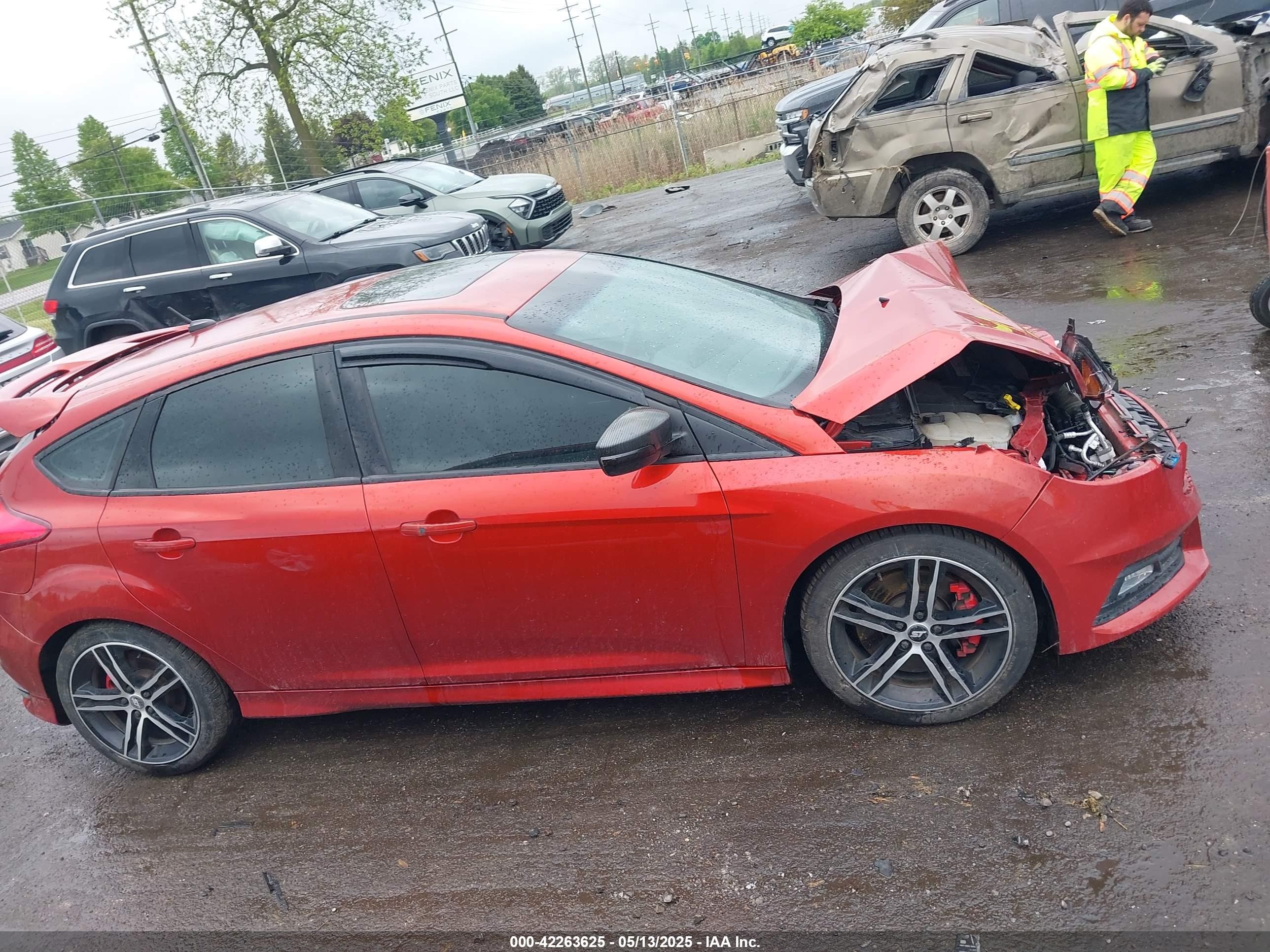 2018 Ford Focus St   Red vin: 1FADP3L99JL289586