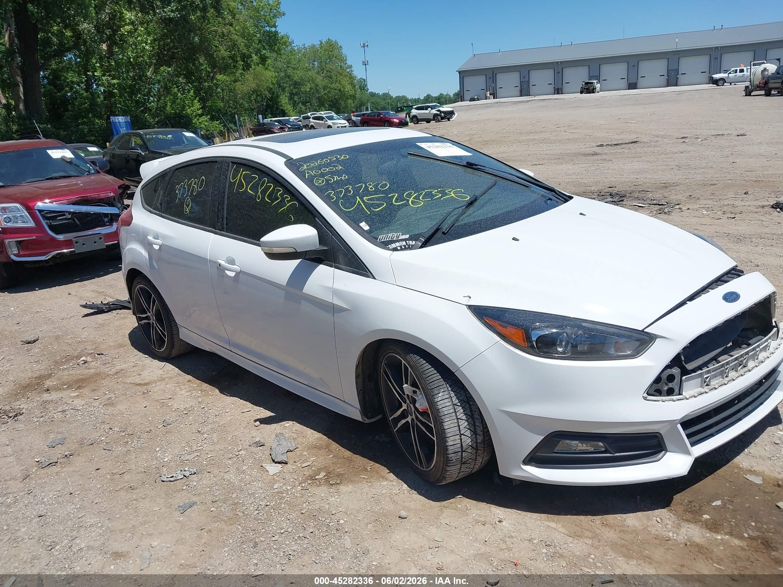 2015 Ford Focus St White vin: 1FADP3L9XFL373780
