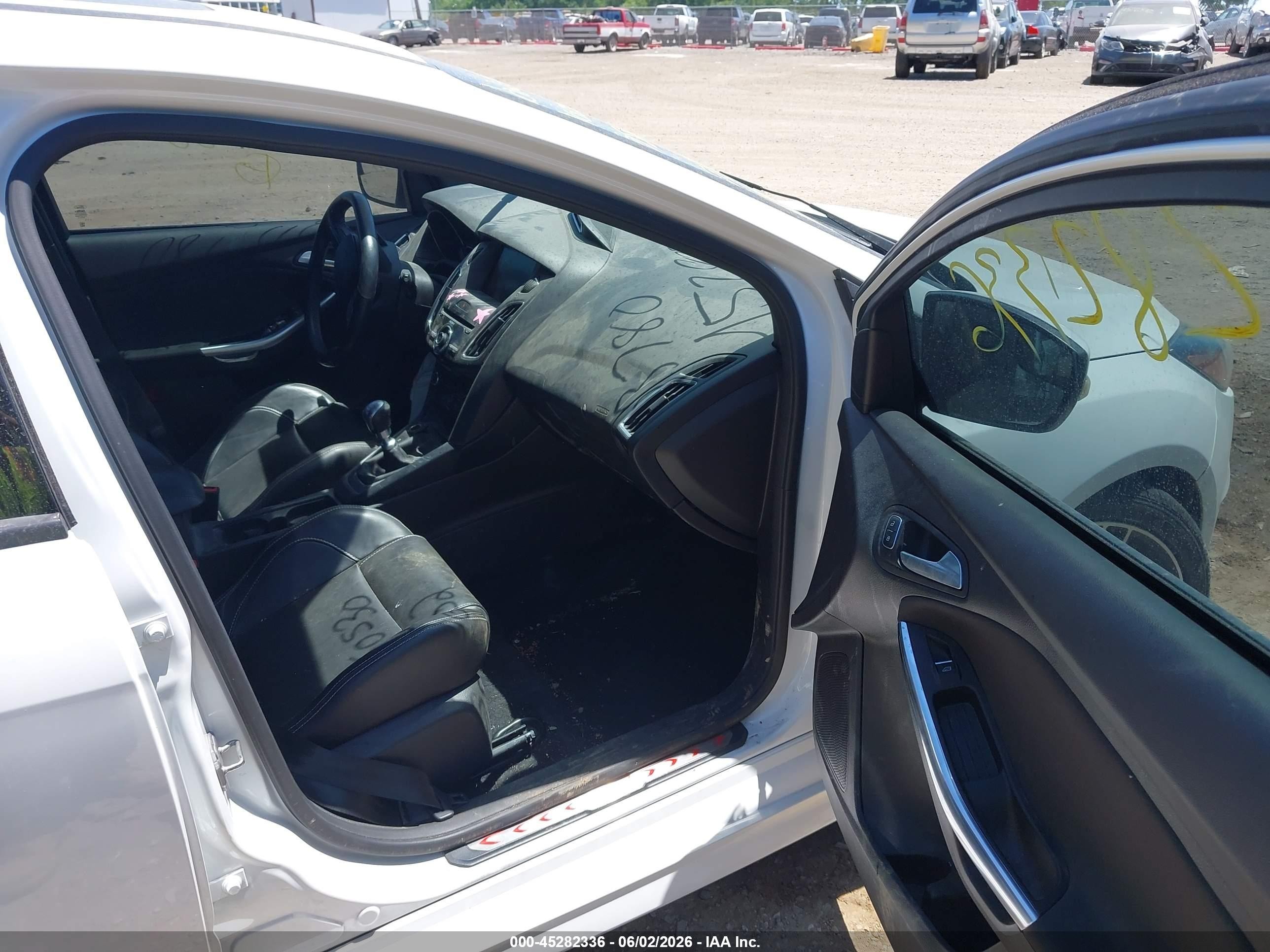 2015 Ford Focus St White vin: 1FADP3L9XFL373780