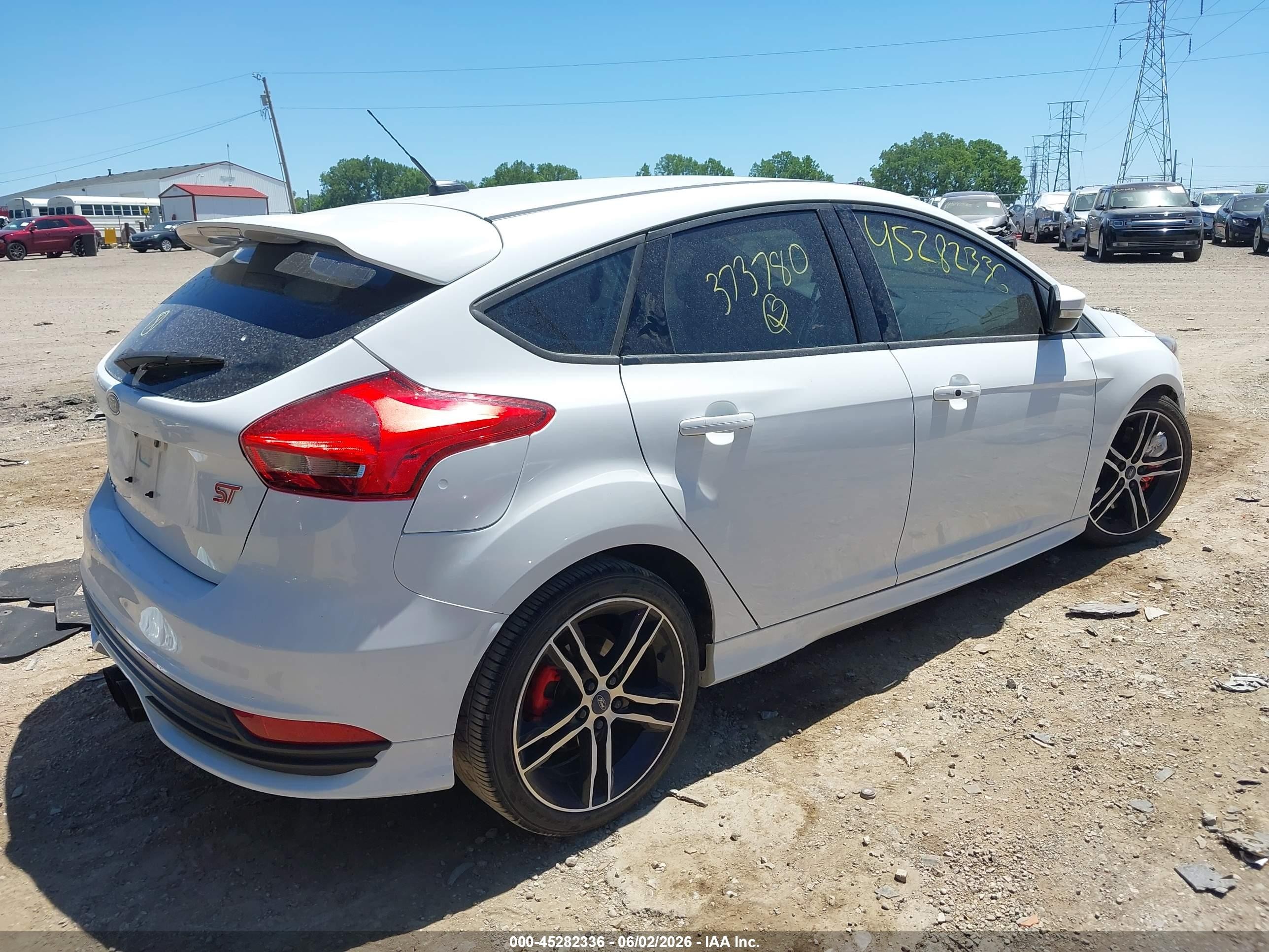 2015 Ford Focus St White vin: 1FADP3L9XFL373780