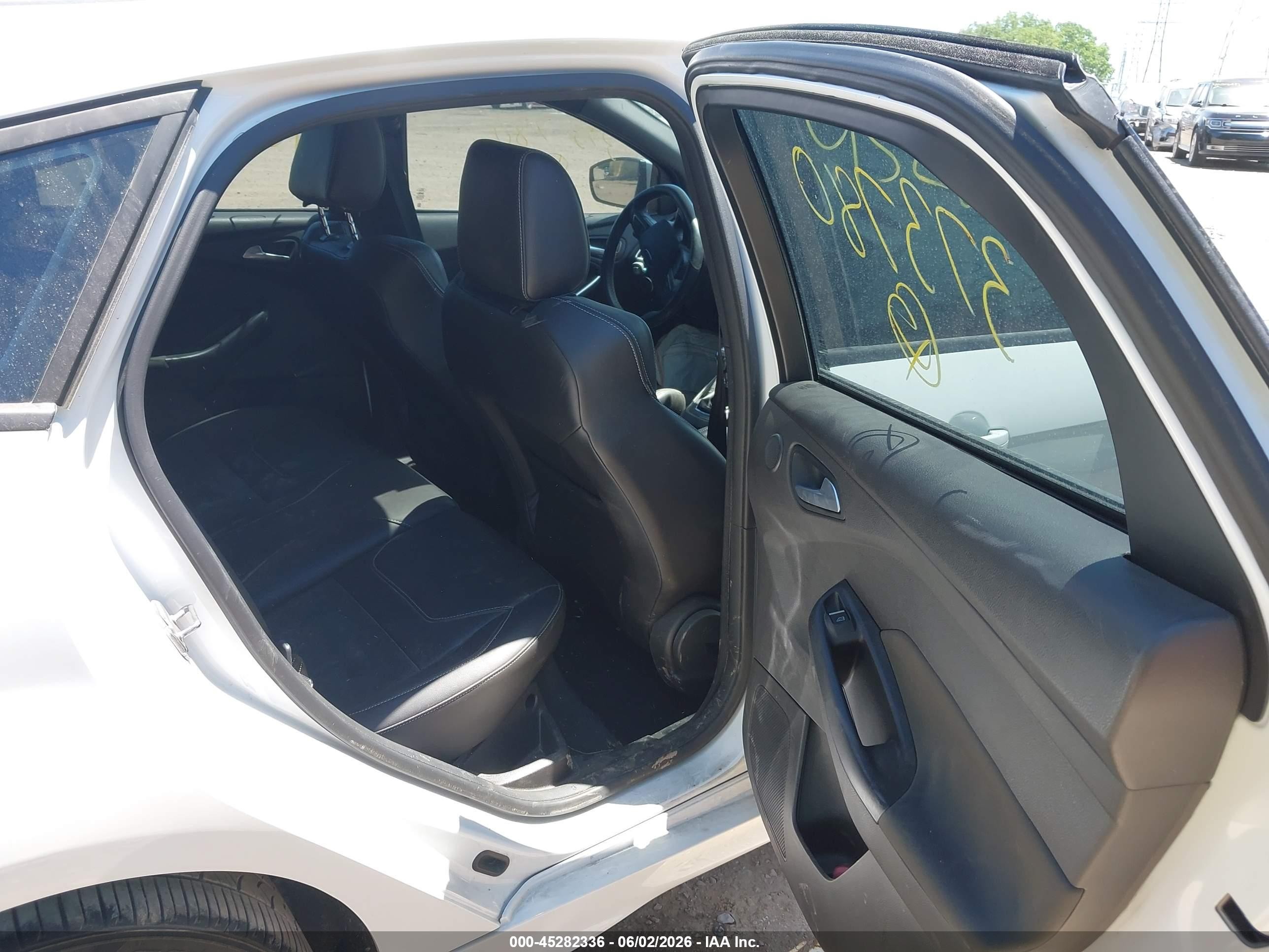2015 Ford Focus St White vin: 1FADP3L9XFL373780