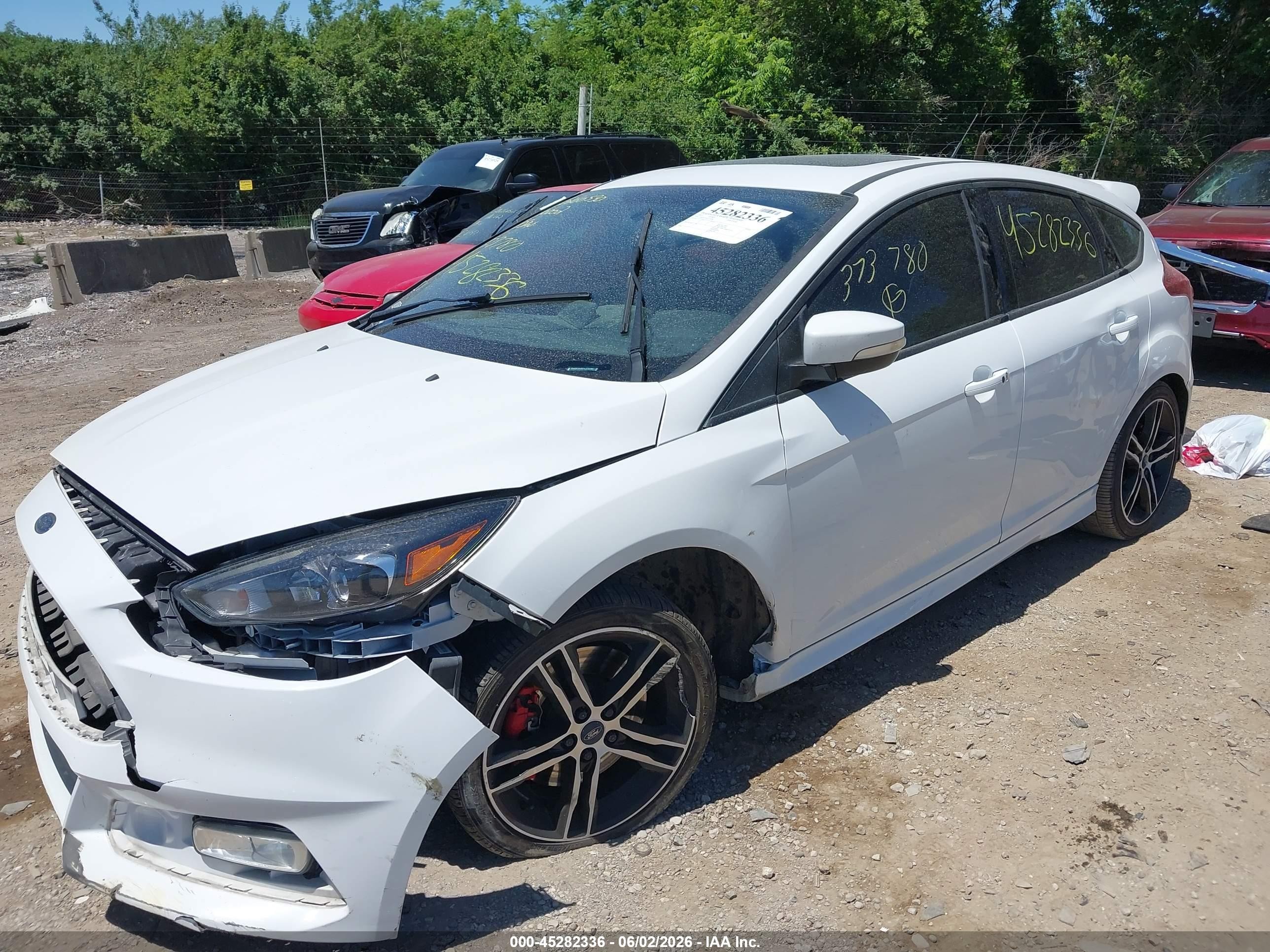 2015 Ford Focus St White vin: 1FADP3L9XFL373780