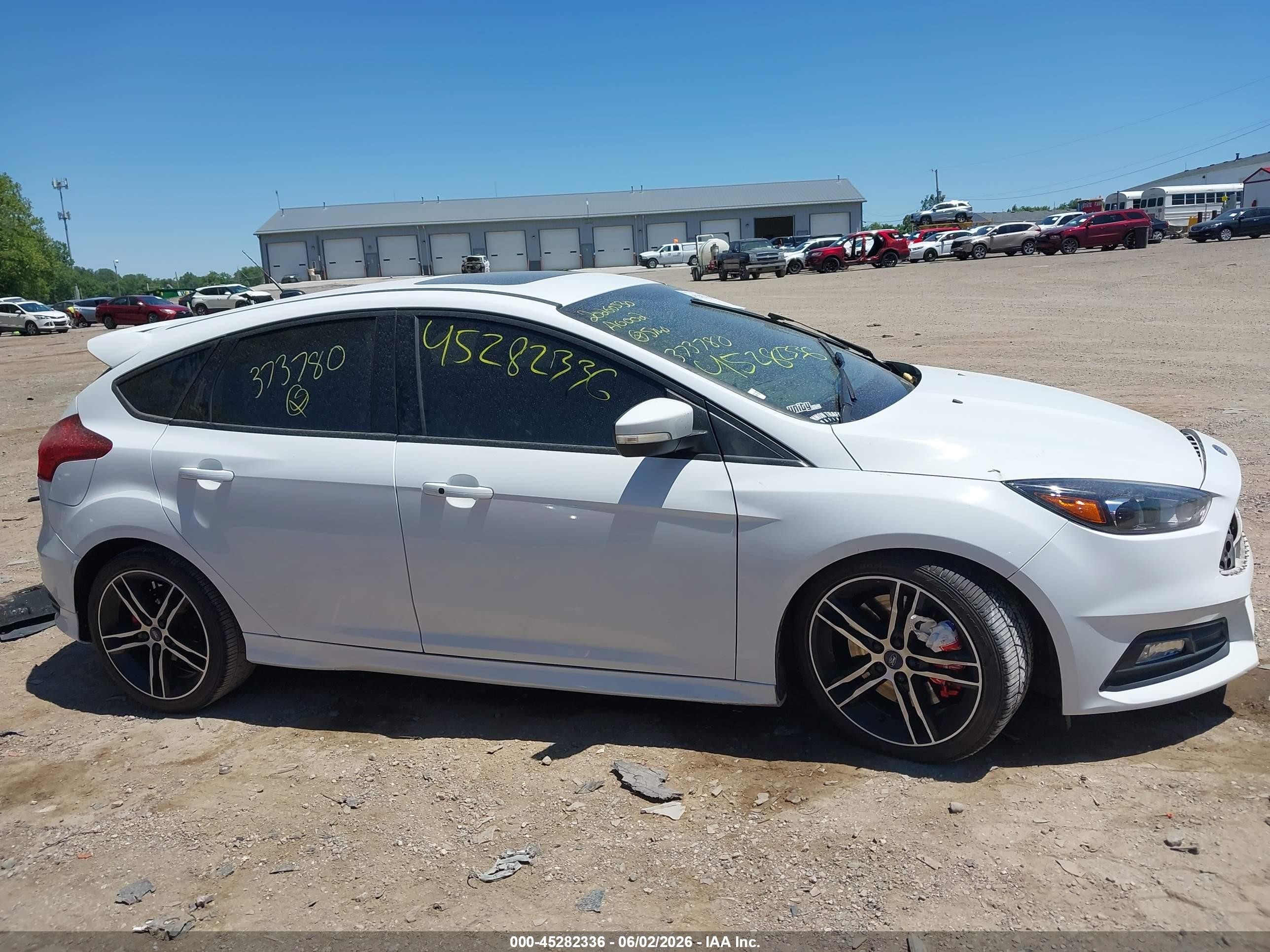 2015 Ford Focus St White vin: 1FADP3L9XFL373780