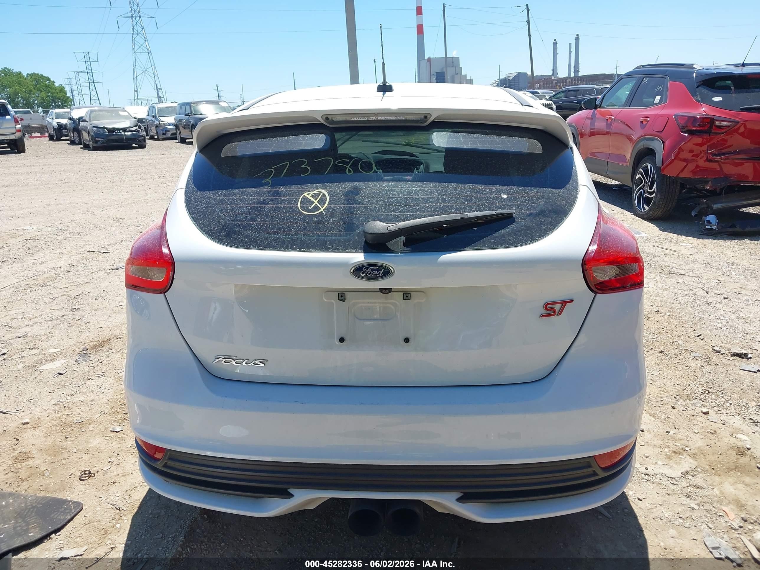 2015 Ford Focus St White vin: 1FADP3L9XFL373780