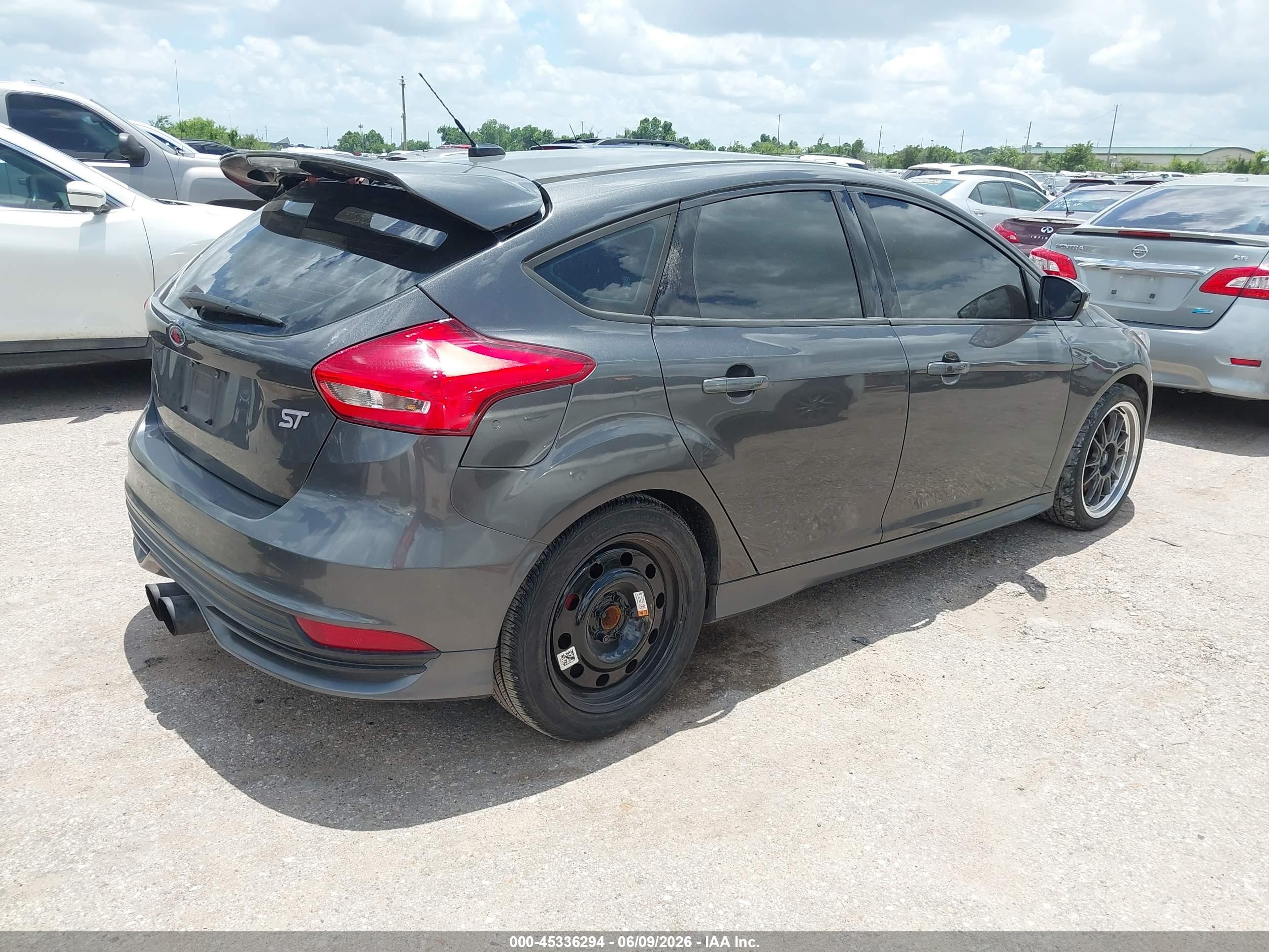 2016 Ford Focus St   Gray vin: 1FADP3L9XGL336729