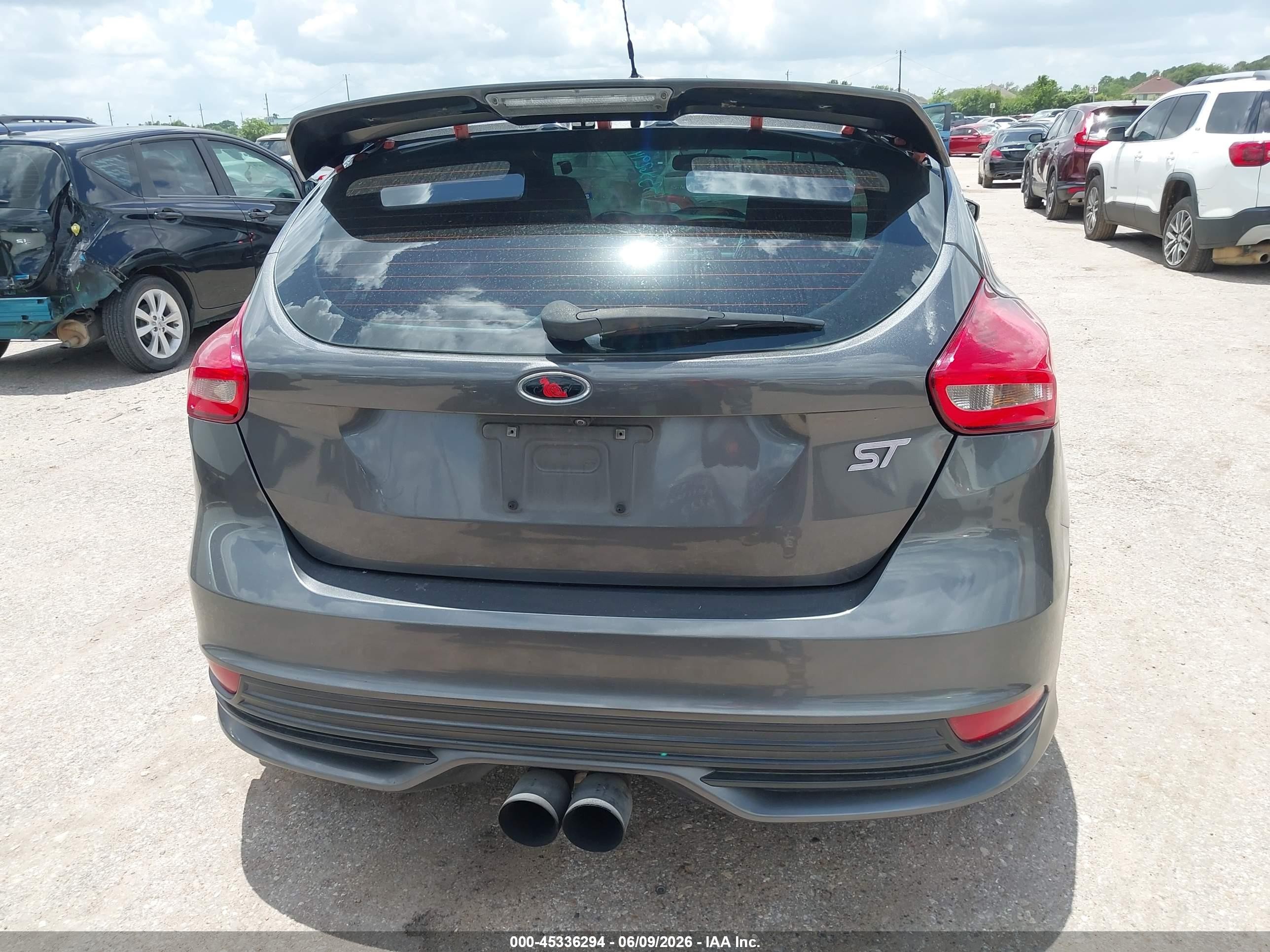 2016 Ford Focus St   Gray vin: 1FADP3L9XGL336729