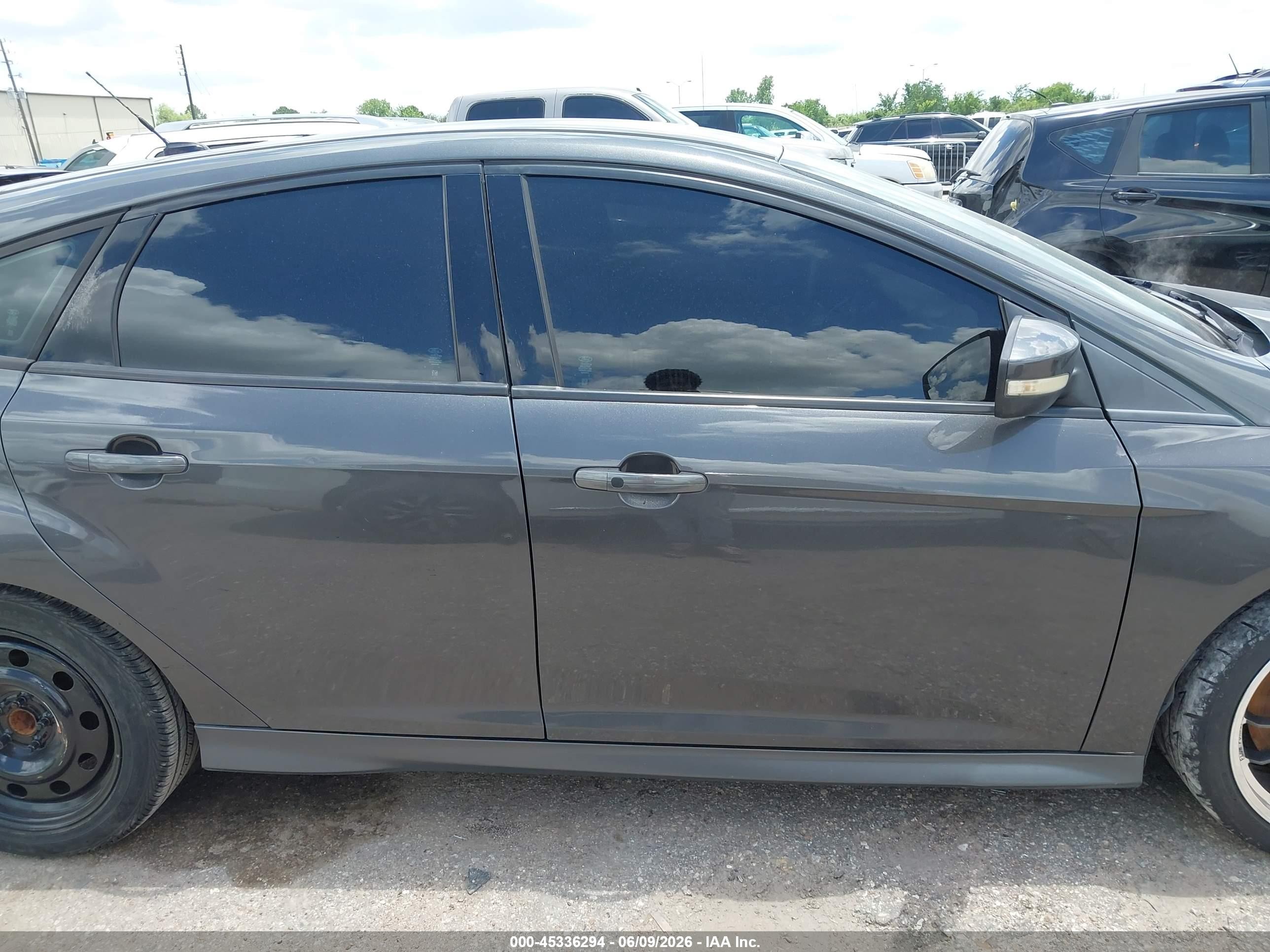2016 Ford Focus St   Gray vin: 1FADP3L9XGL336729