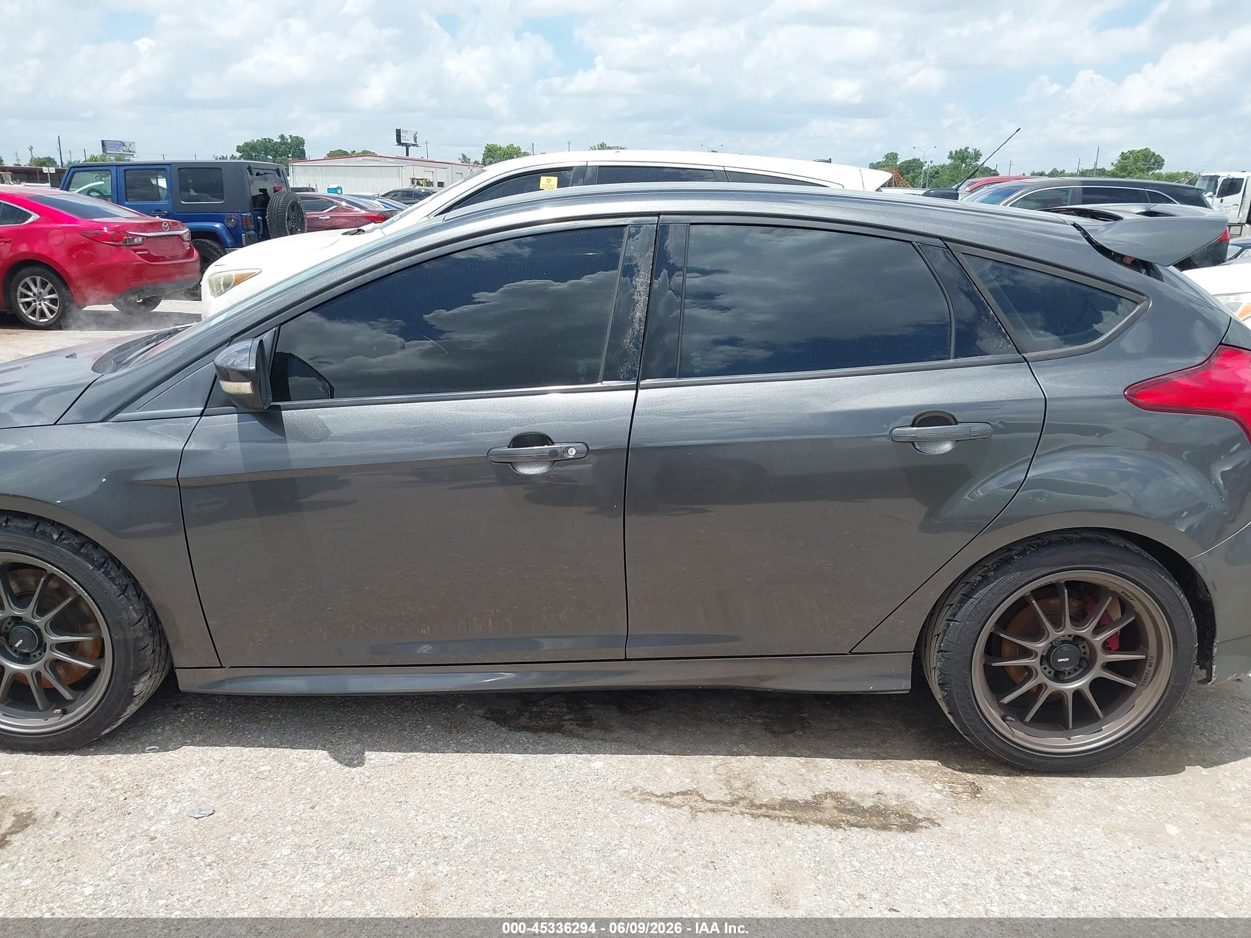 2016 Ford Focus St   Gray vin: 1FADP3L9XGL336729