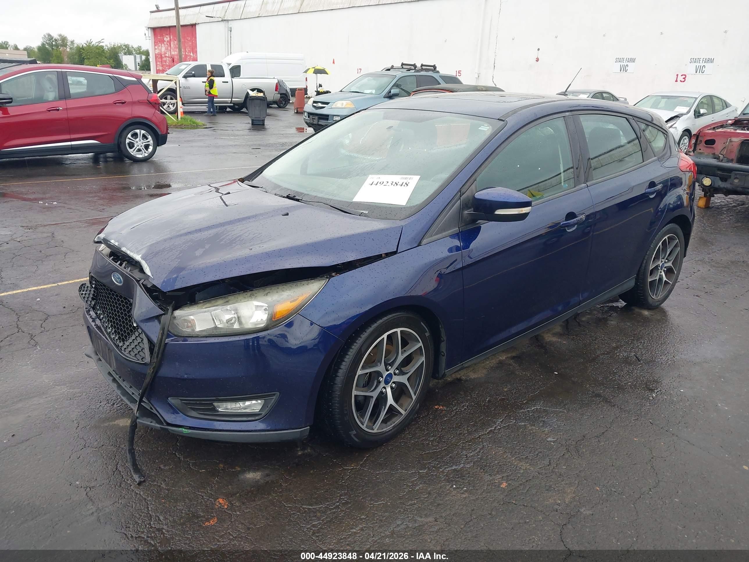 2017 Ford Focus Sel Blue vin: 1FADP3M20HL246265