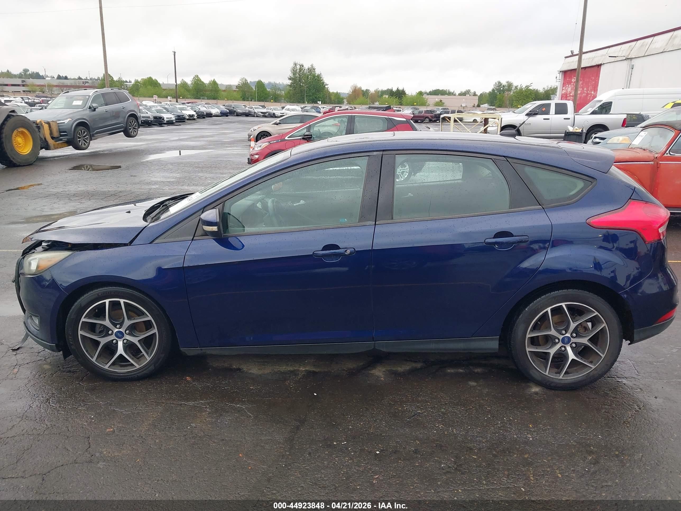 2017 Ford Focus Sel Blue vin: 1FADP3M20HL246265