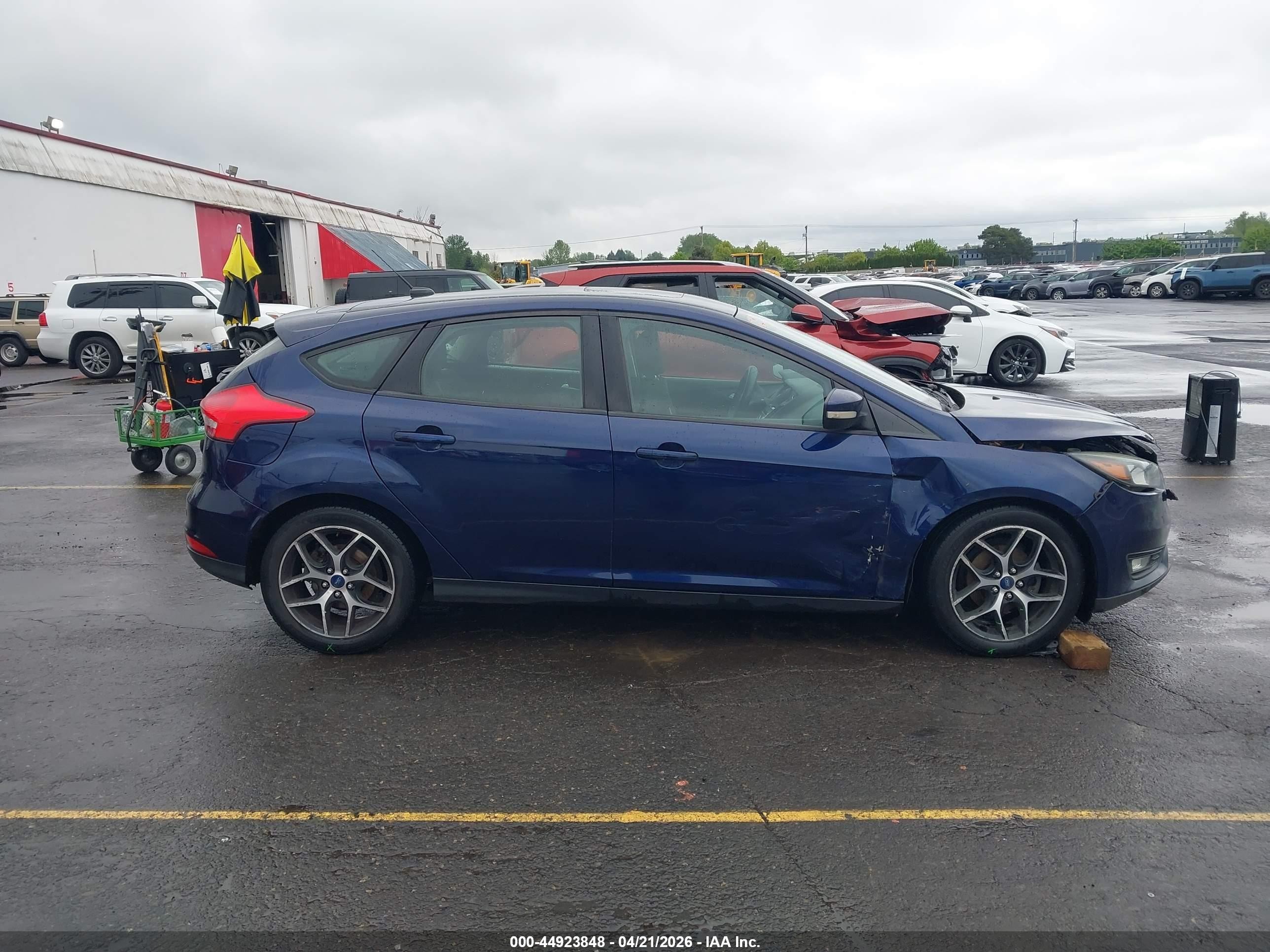2017 Ford Focus Sel Blue vin: 1FADP3M20HL246265