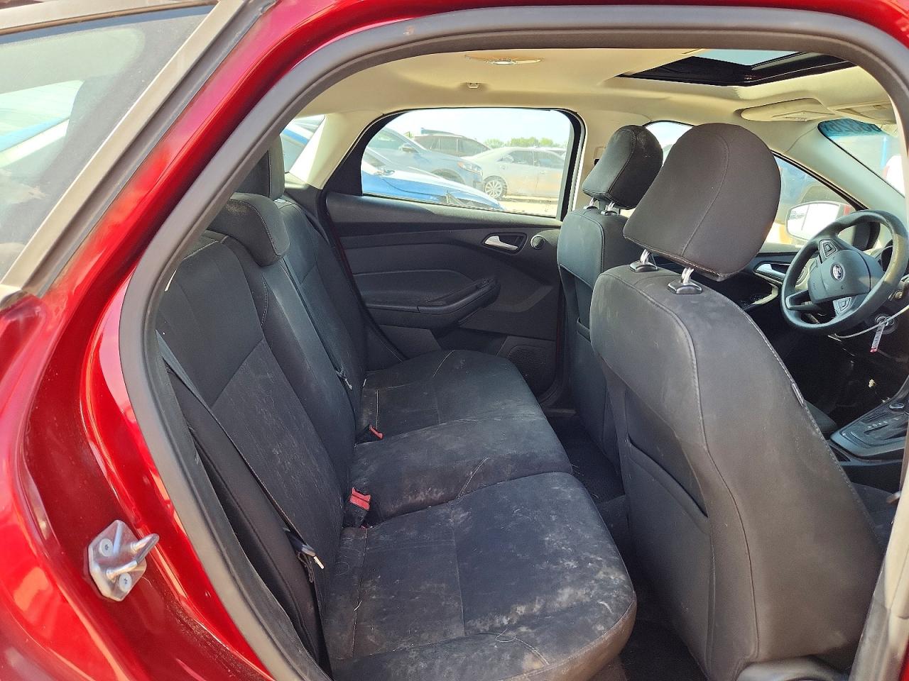 2017 Ford Focus Sel Red vin: 1FADP3M21HL219303