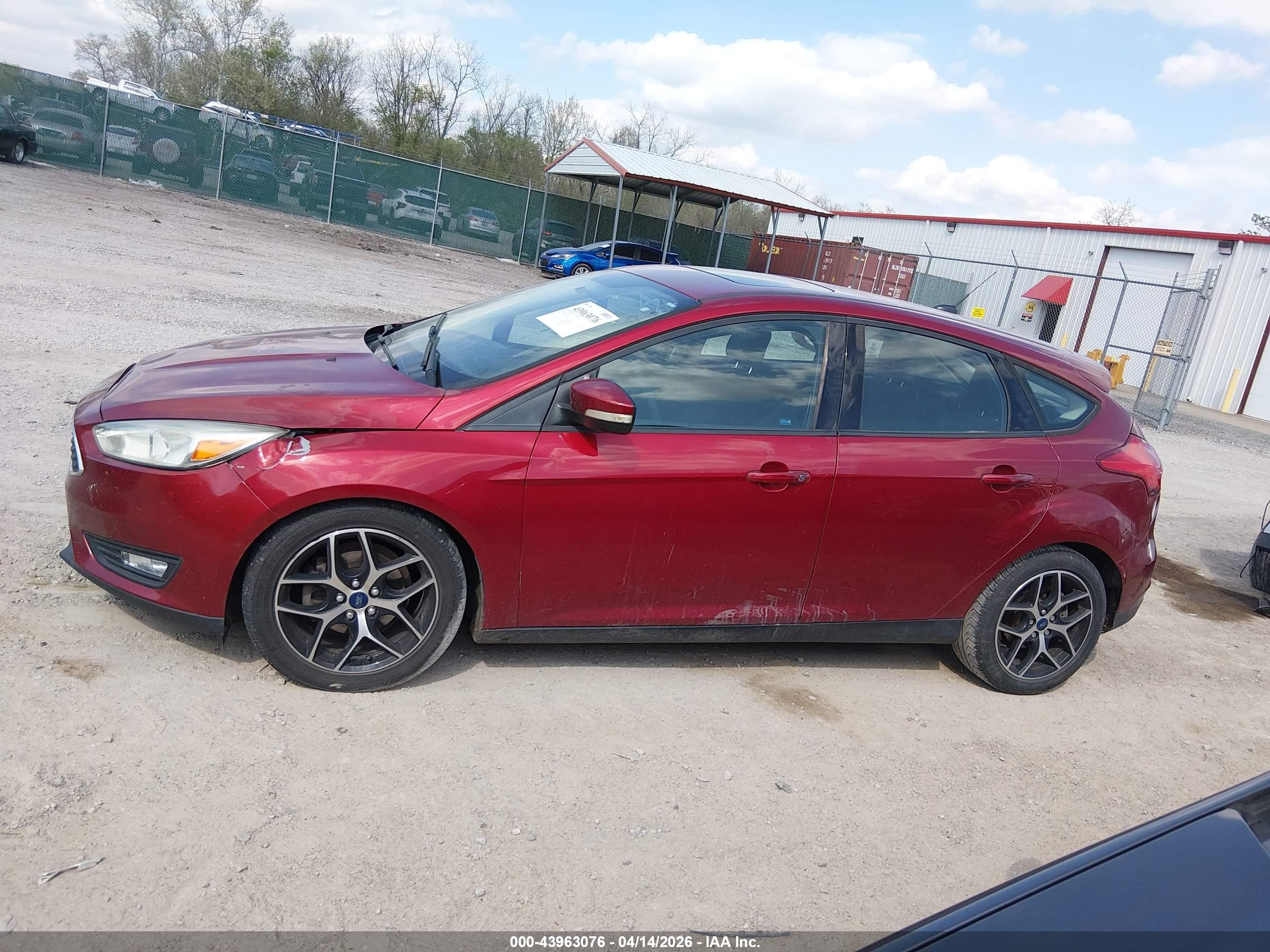 2017 Ford Focus Sel Red vin: 1FADP3M25HL202410