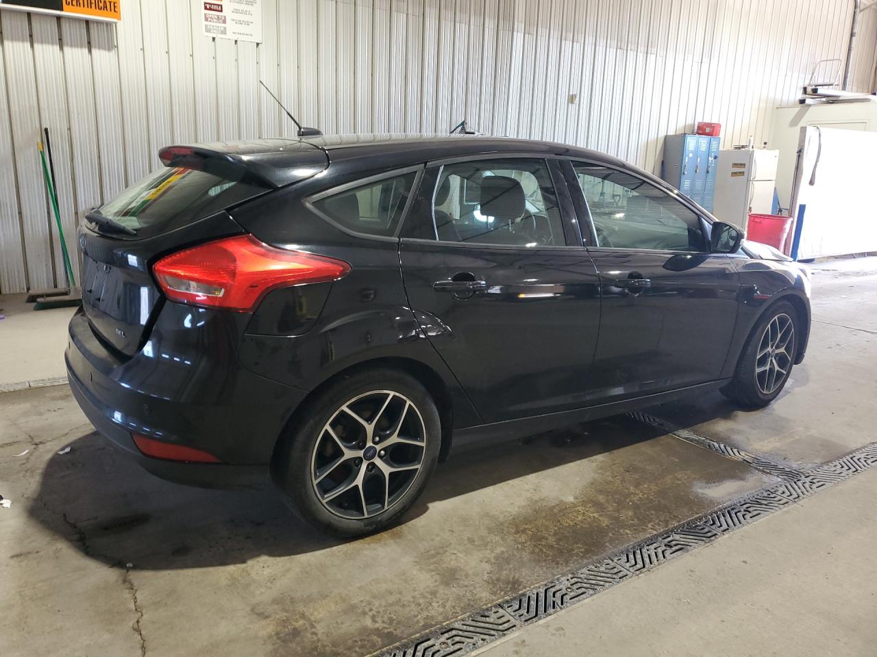 2017 Ford Focus Sel Black vin: 1FADP3M26HL249204 Damage: Right Qtr Panel, Dent(S) W/No Paint Dmg, 1 To 2 Inches
