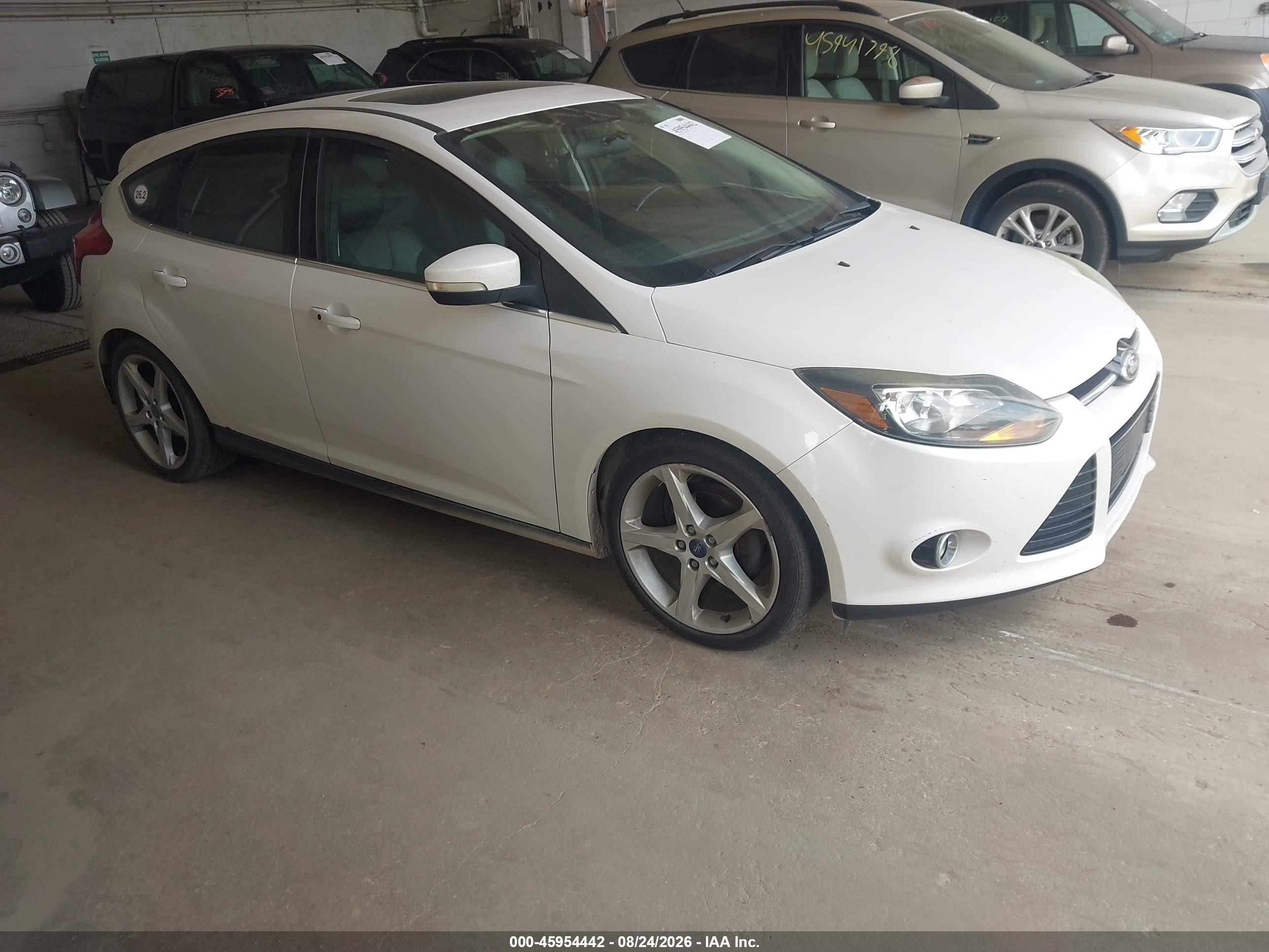 2013 Ford Focus Titanium Белый vin: 1FADP3N20DL184164