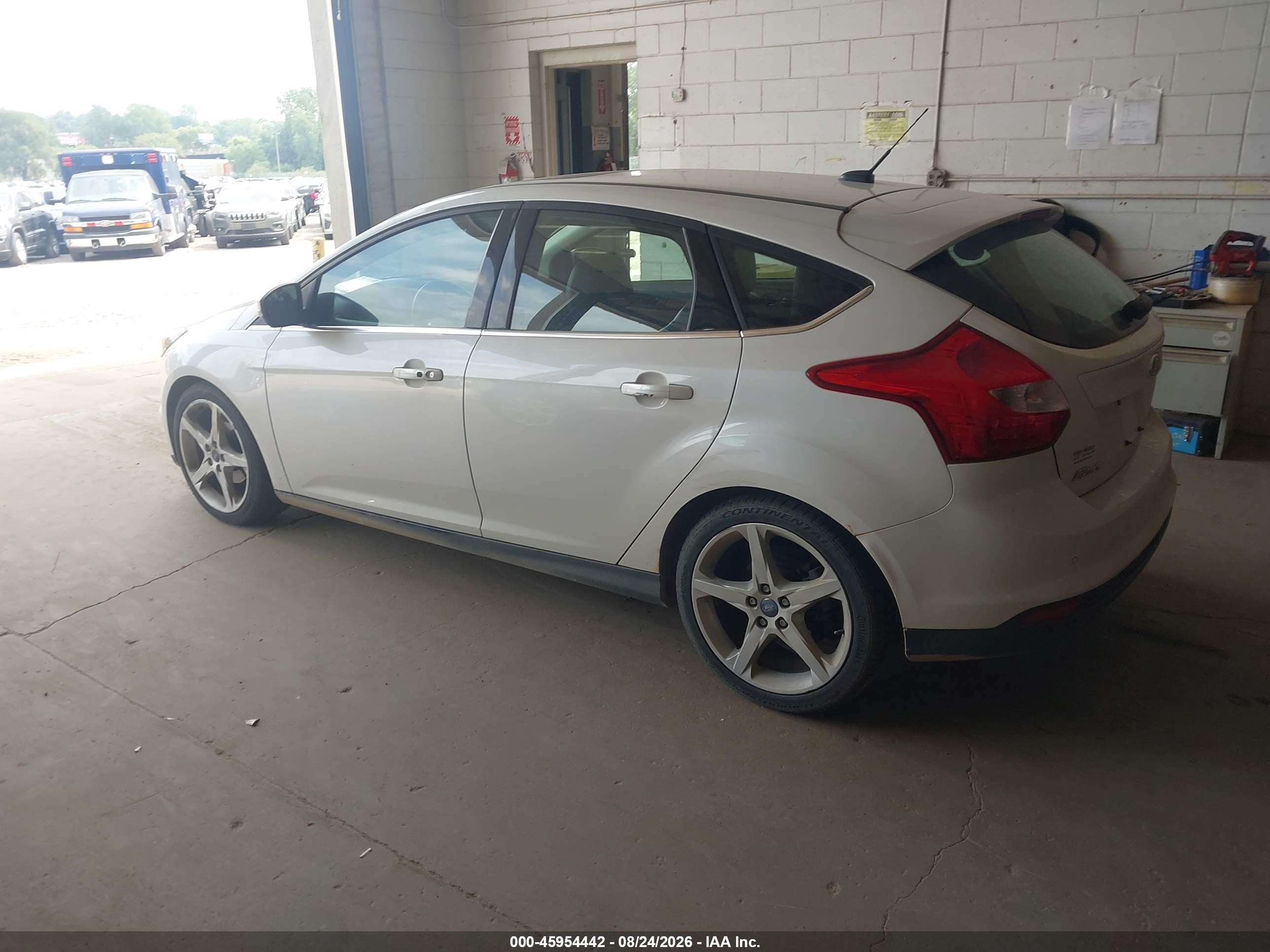 2013 Ford Focus Titanium Белый vin: 1FADP3N20DL184164