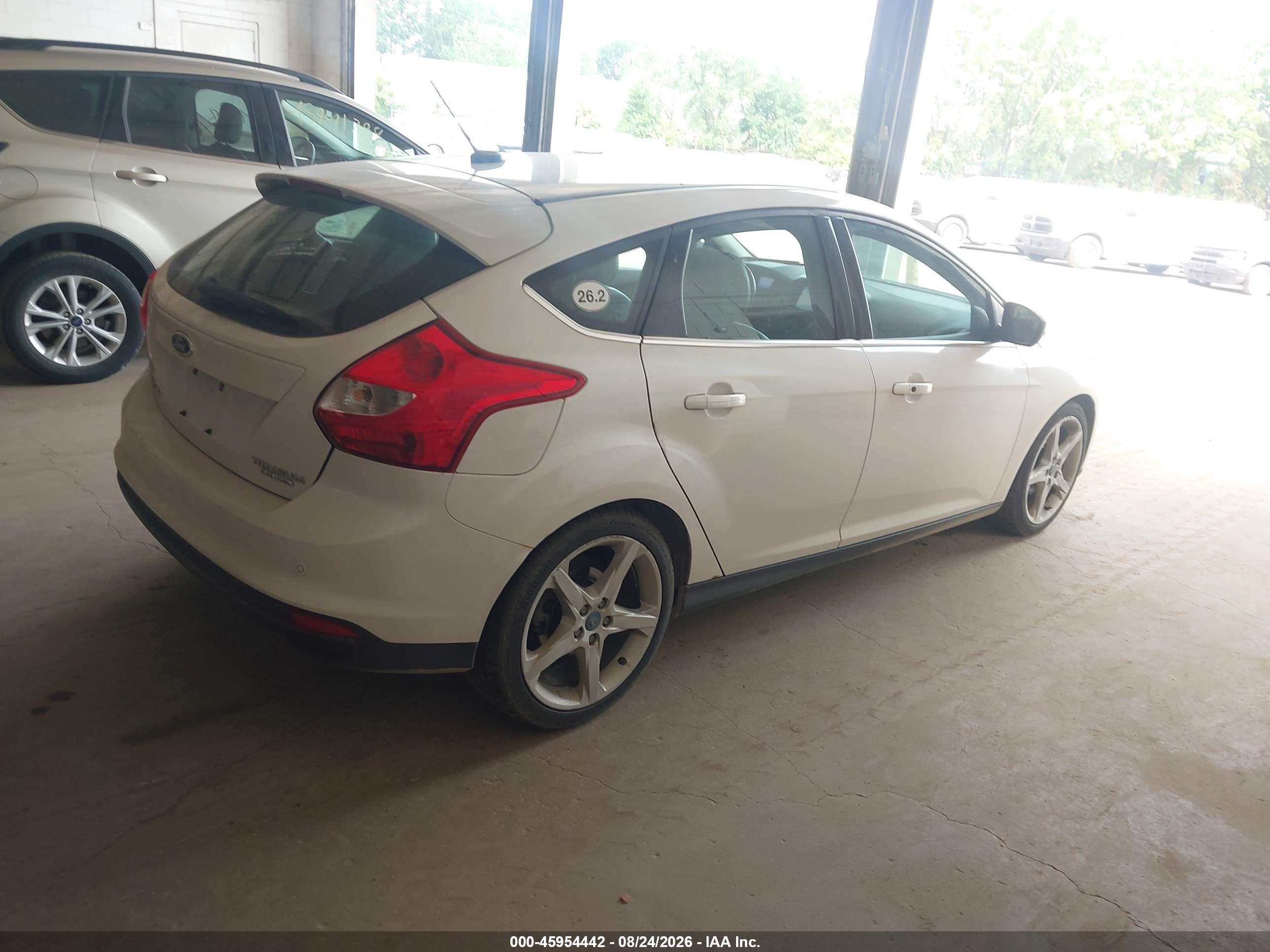 2013 Ford Focus Titanium Белый vin: 1FADP3N20DL184164