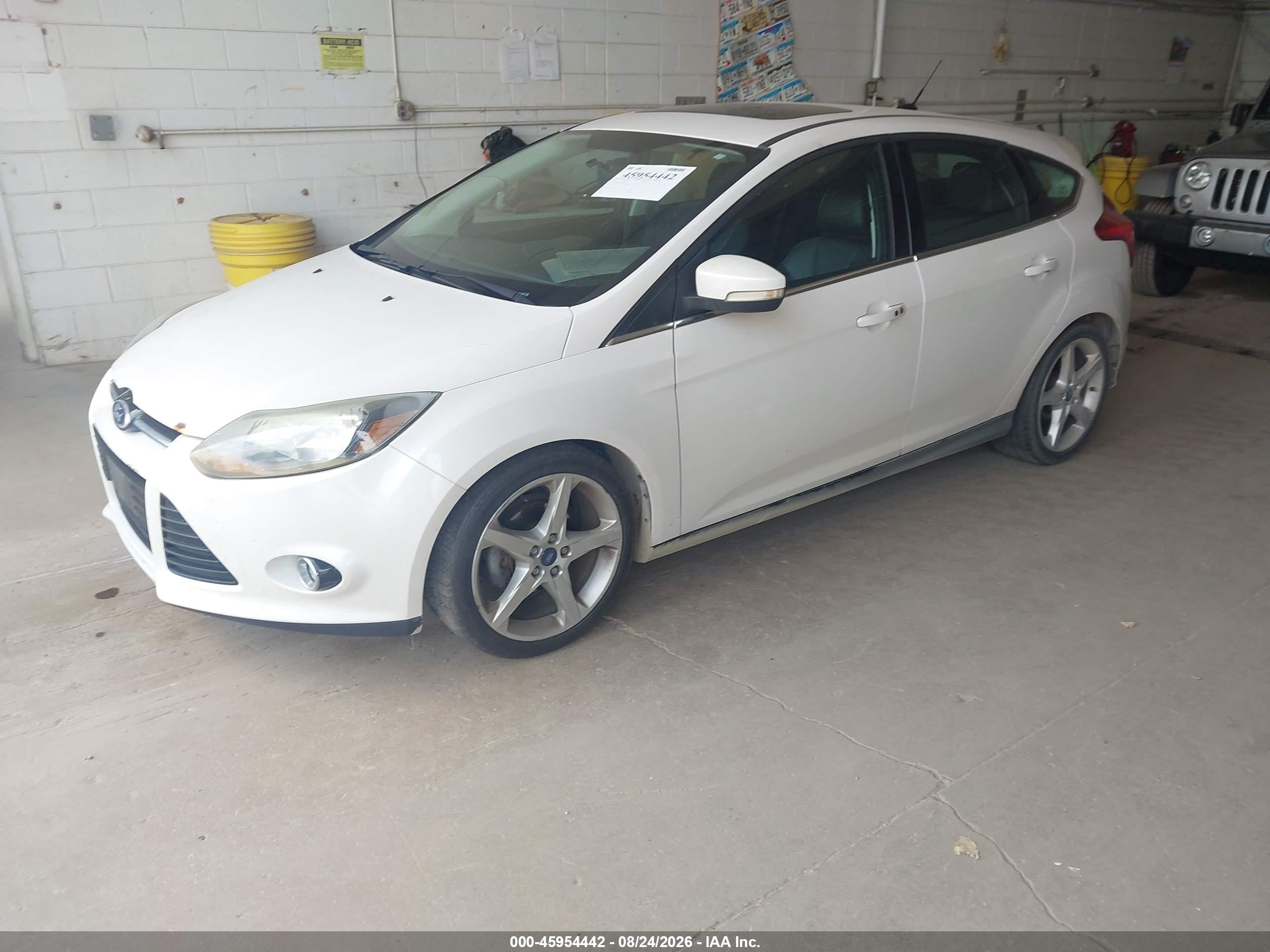 2013 Ford Focus Titanium Белый vin: 1FADP3N20DL184164