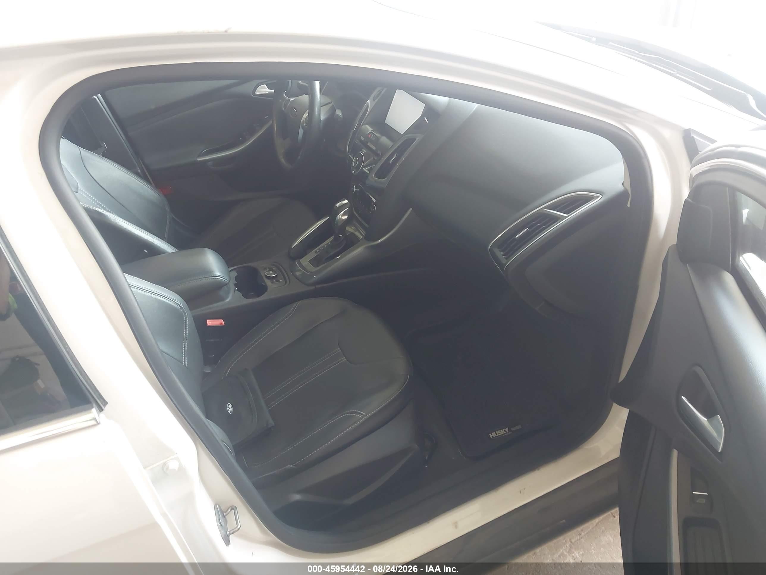 2013 Ford Focus Titanium Белый vin: 1FADP3N20DL184164