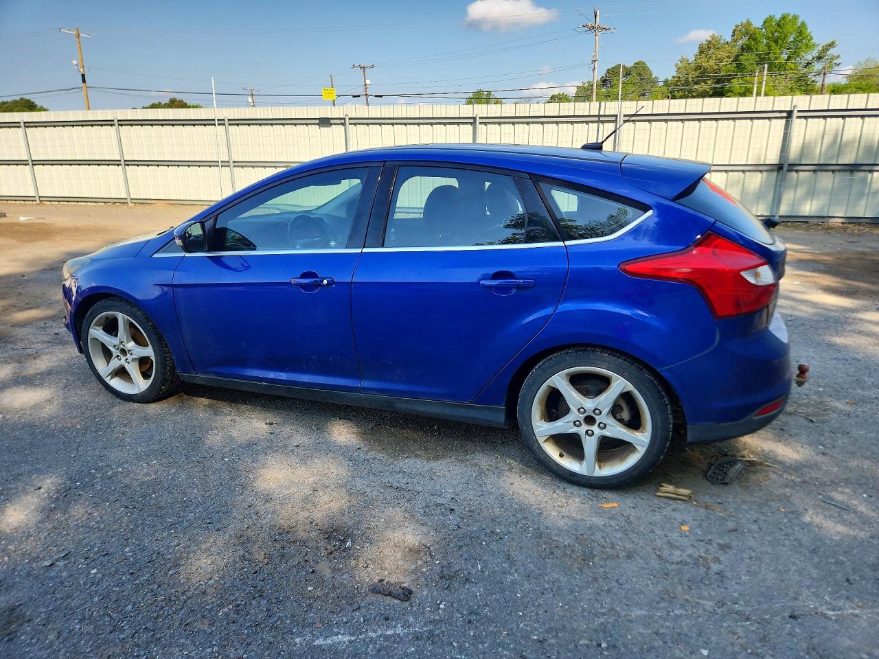 2013 Ford Focus Titanium Blue vin: 1FADP3N20DL275158
