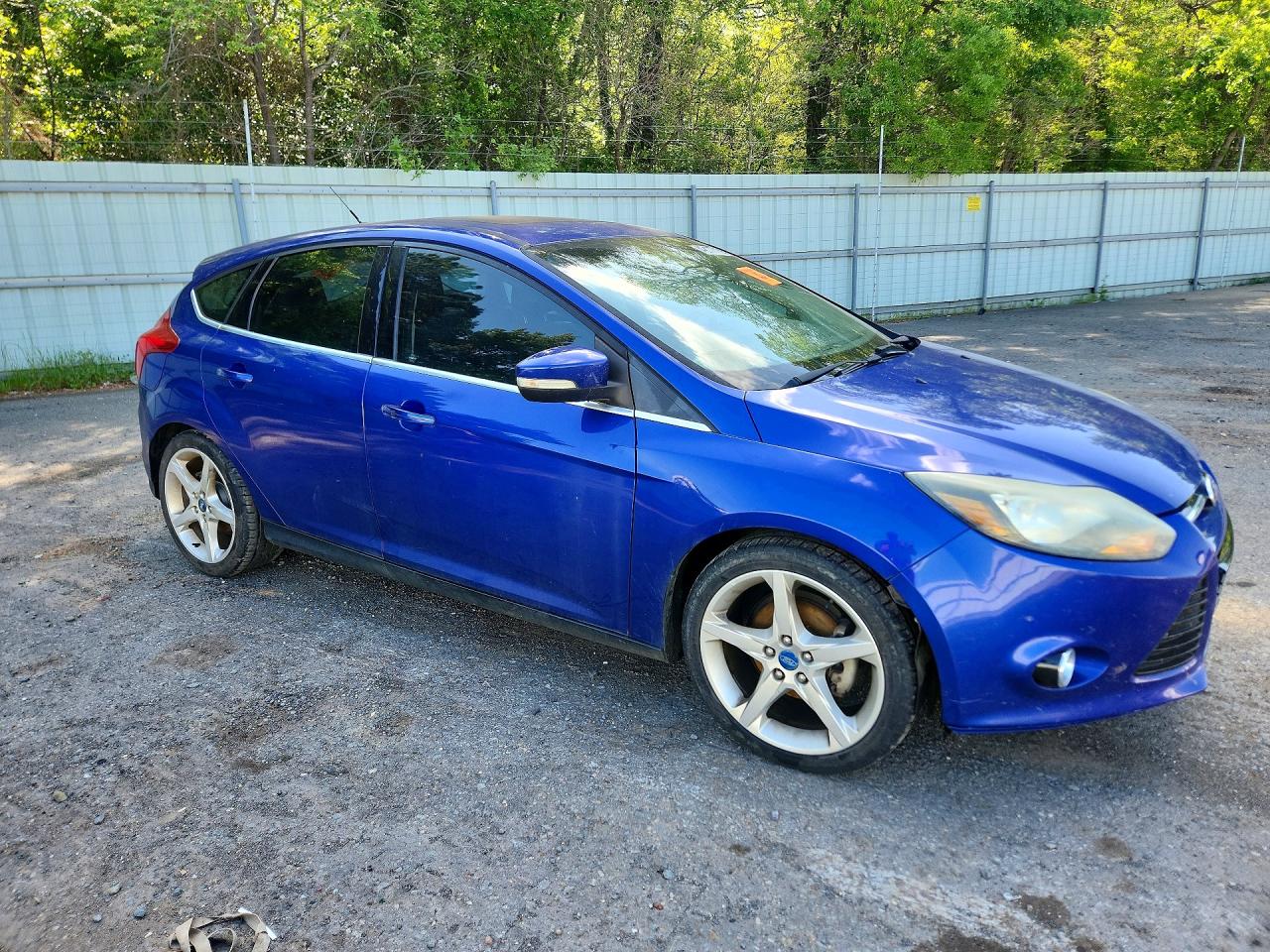 2013 Ford Focus Titanium Blue vin: 1FADP3N20DL275158