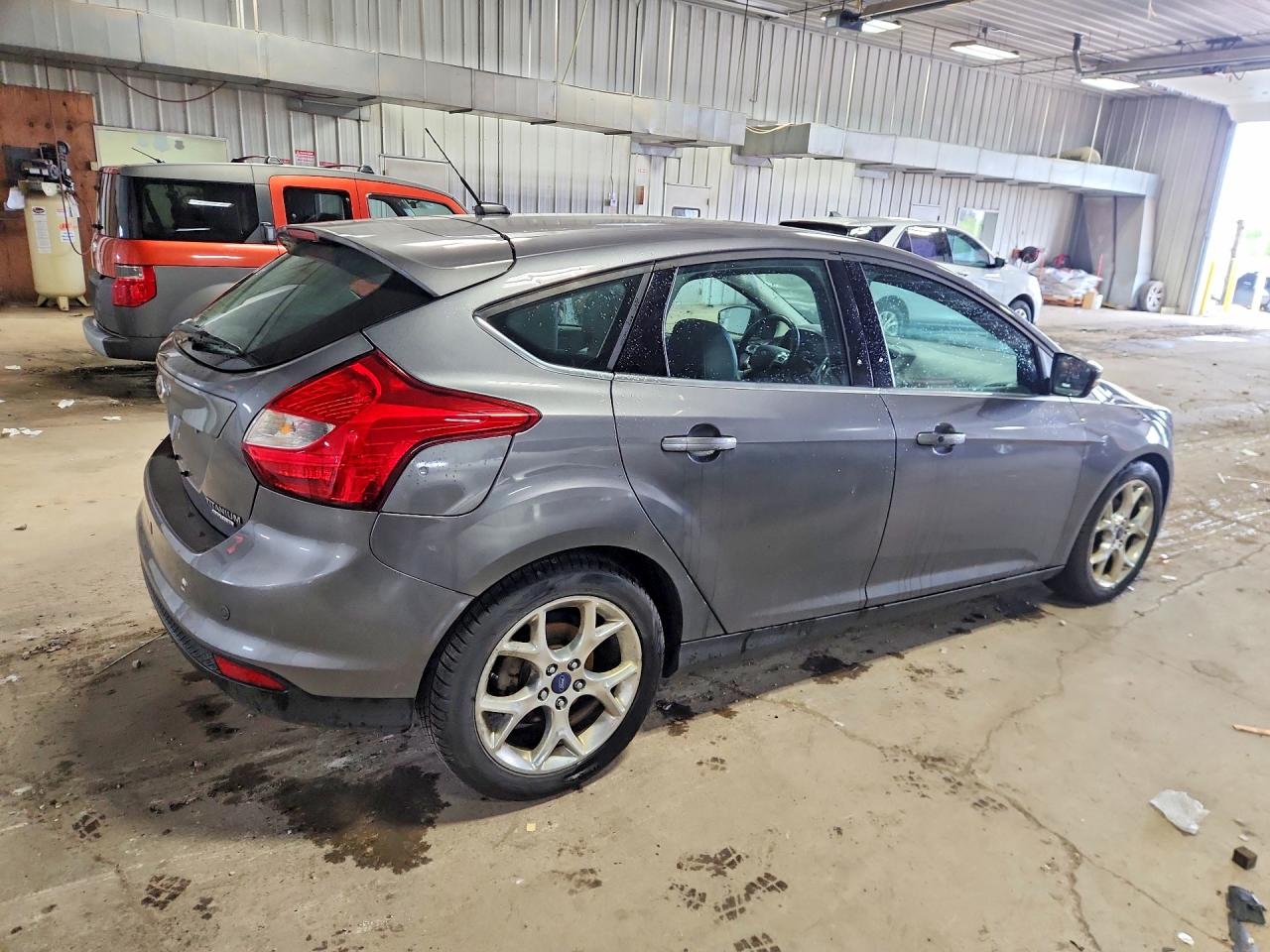 2013 Ford Focus Titanium Gray vin: 1FADP3N20DL300334
