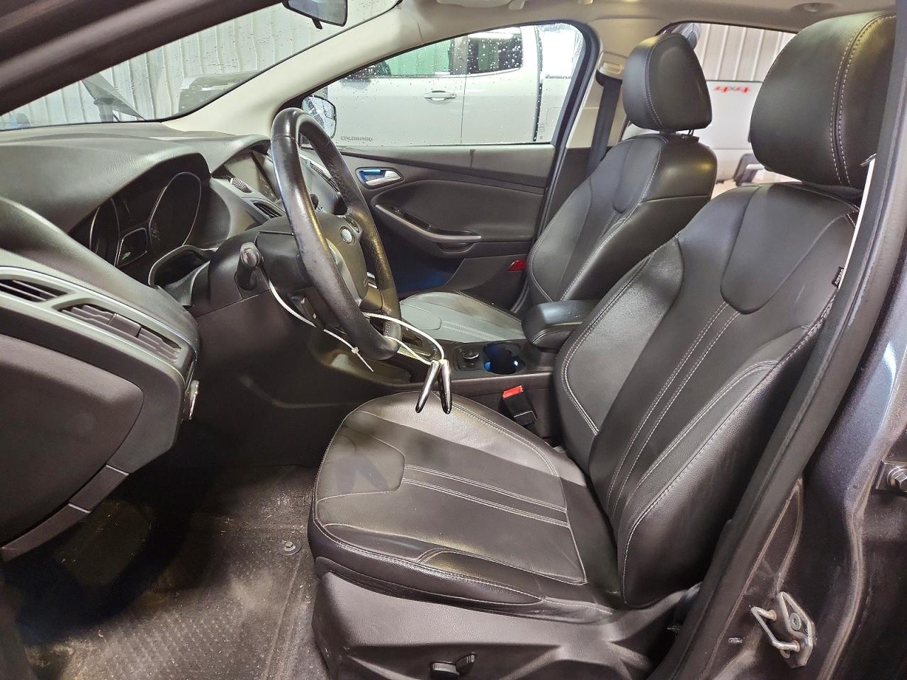 2013 Ford Focus Titanium Gray vin: 1FADP3N20DL300334