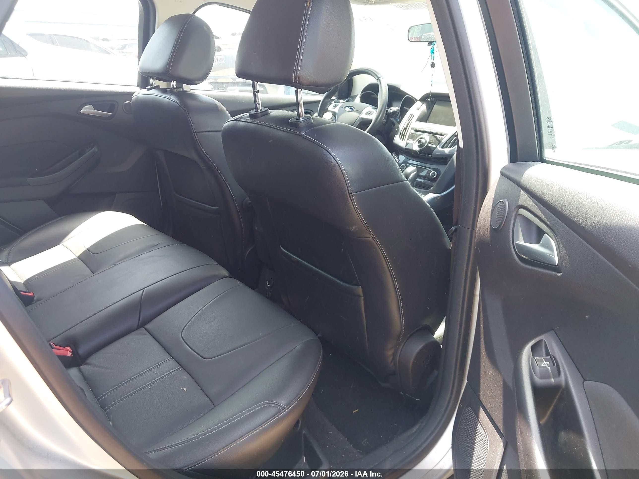 2014 Ford Focus Titanium Silver vin: 1FADP3N20EL167401