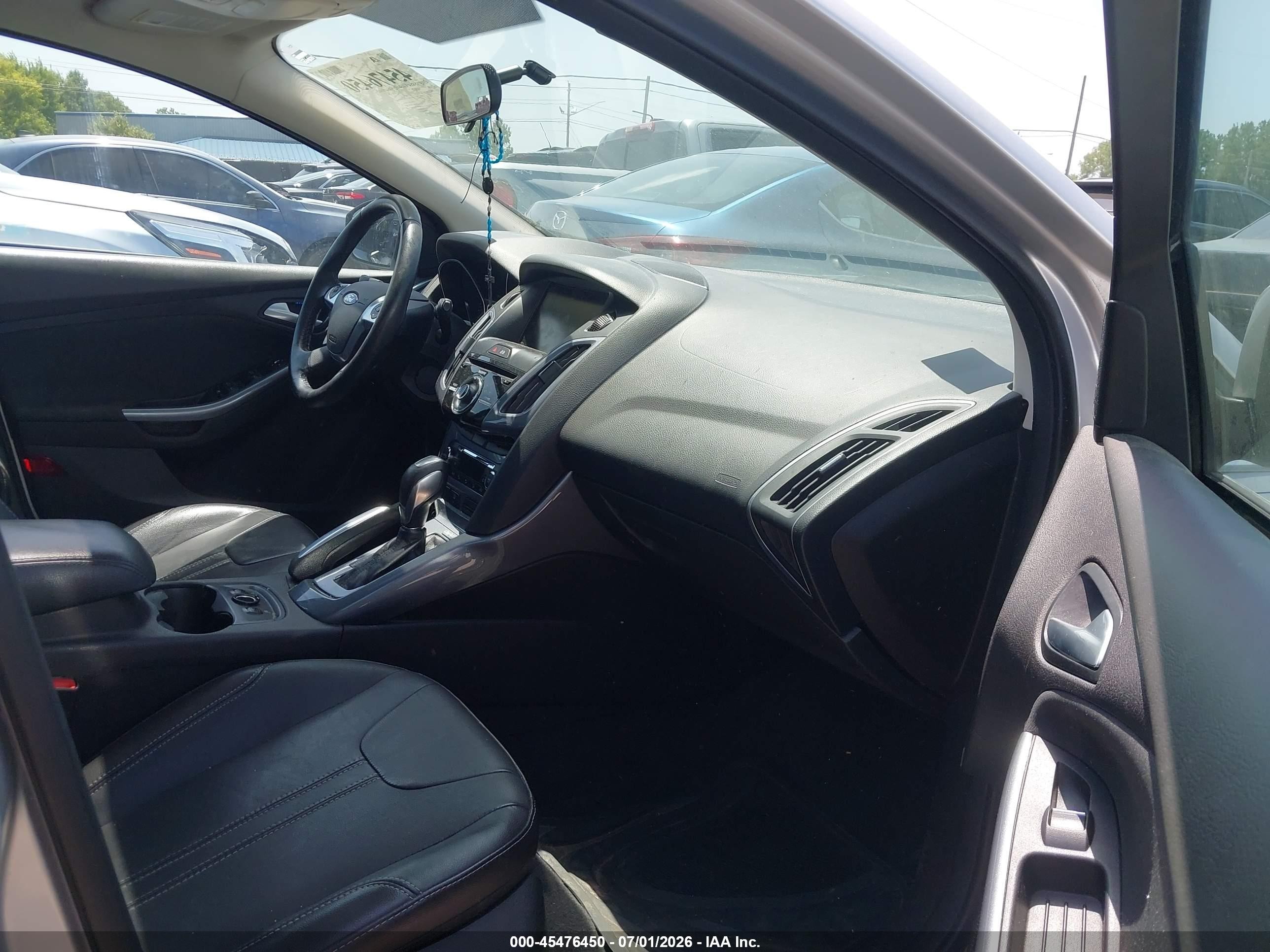 2014 Ford Focus Titanium Silver vin: 1FADP3N20EL167401