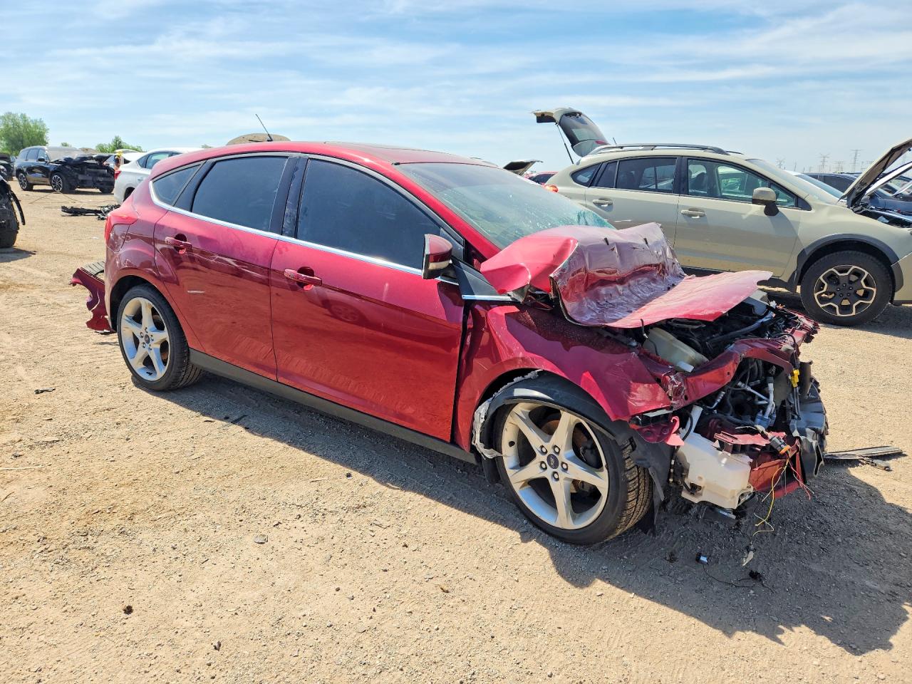 2014 Ford Focus Titanium Red vin: 1FADP3N20EL258295
