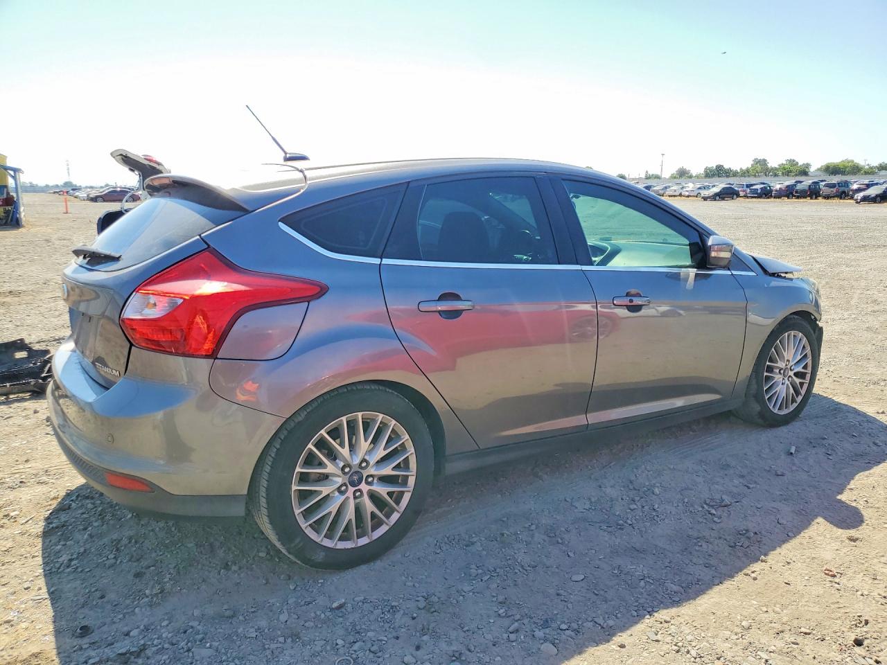 2014 Ford Focus Titanium Gray vin: 1FADP3N20EL399738