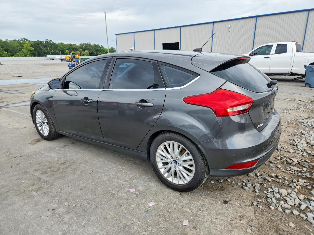 2015 Ford Focus Titanium Gray vin: 1FADP3N20FL215304